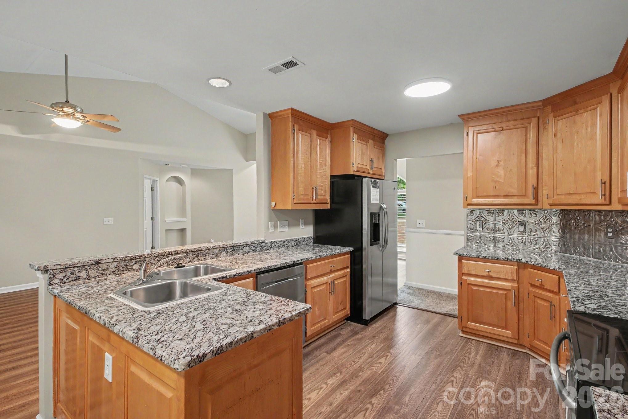 Single Family Residence at 16130 Amber Field Drive, Huntersville, photo 9 of 25