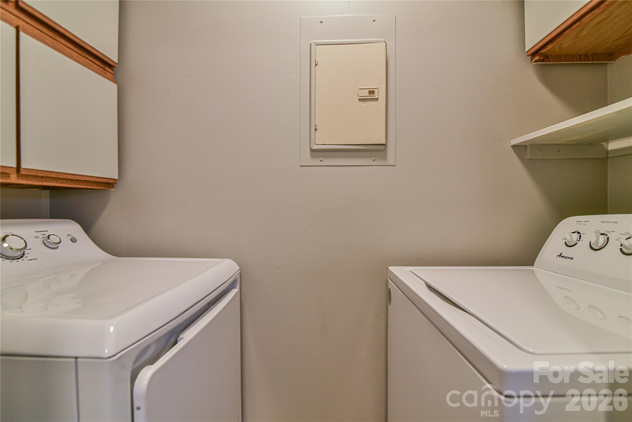 washer and dryer convey - 110 Heywood Road, Arden