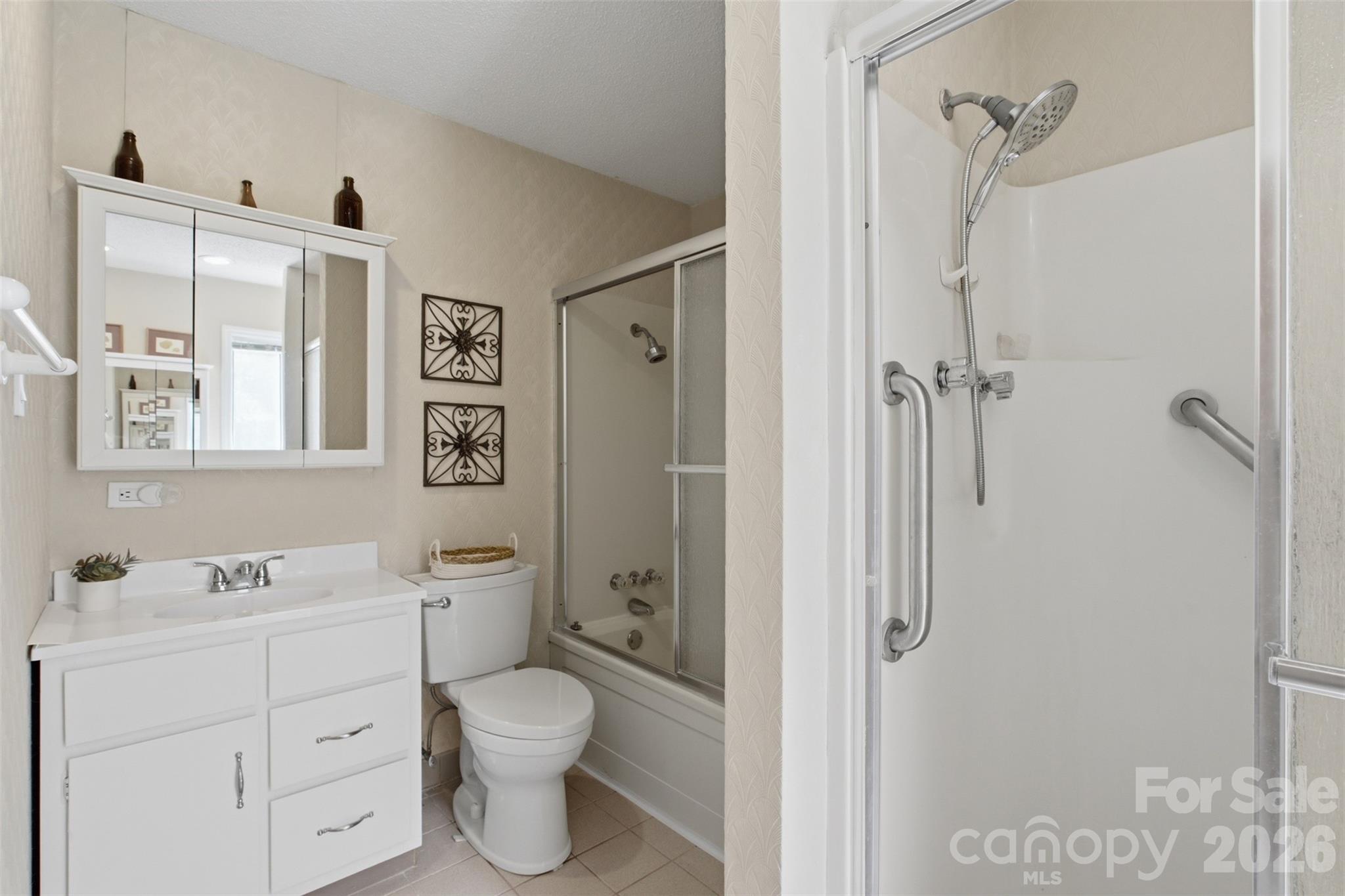 Private Primary Bath - 220 Hunstanton Drive, Winnsboro