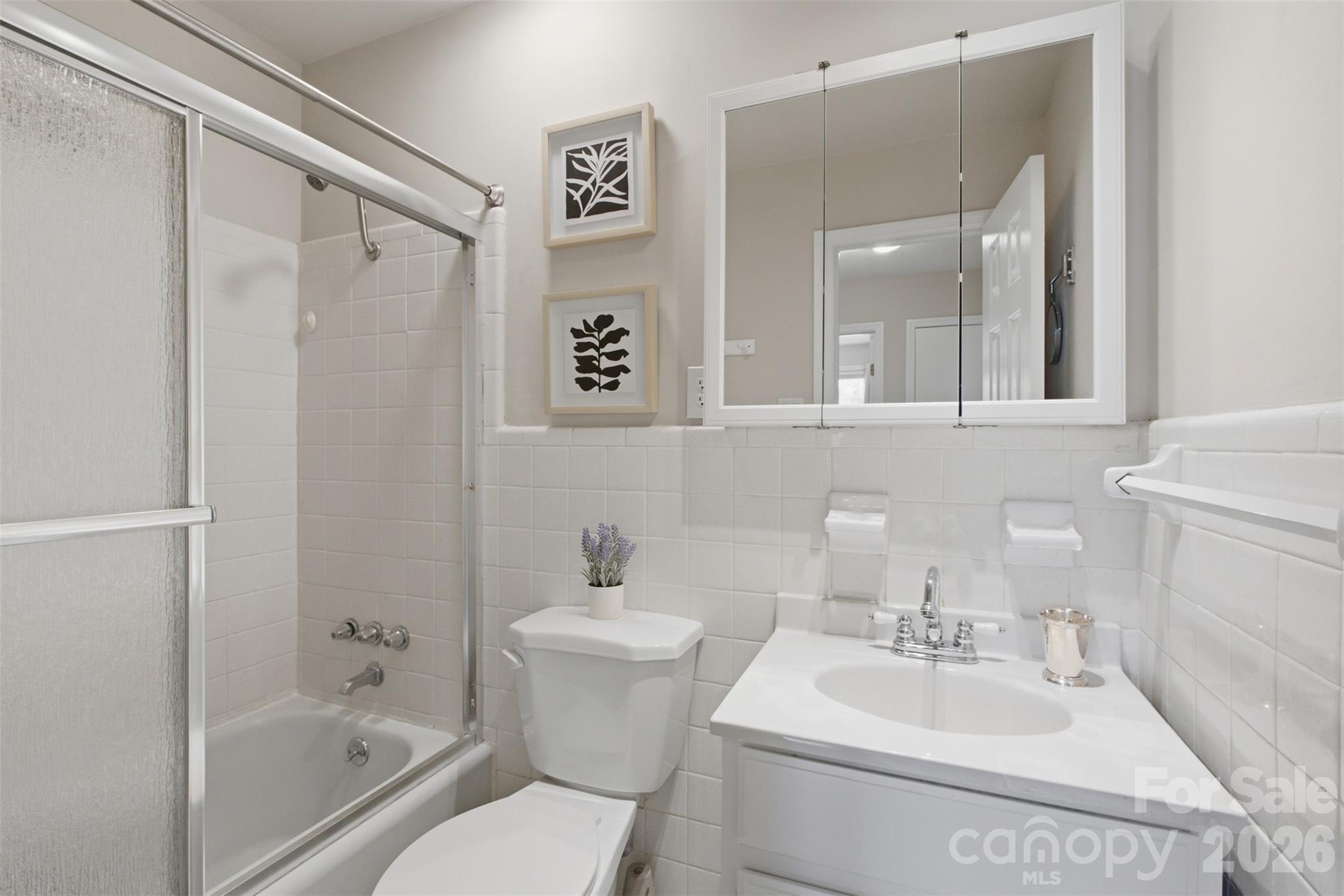 Shared Hall Bath - 220 Hunstanton Drive, Winnsboro