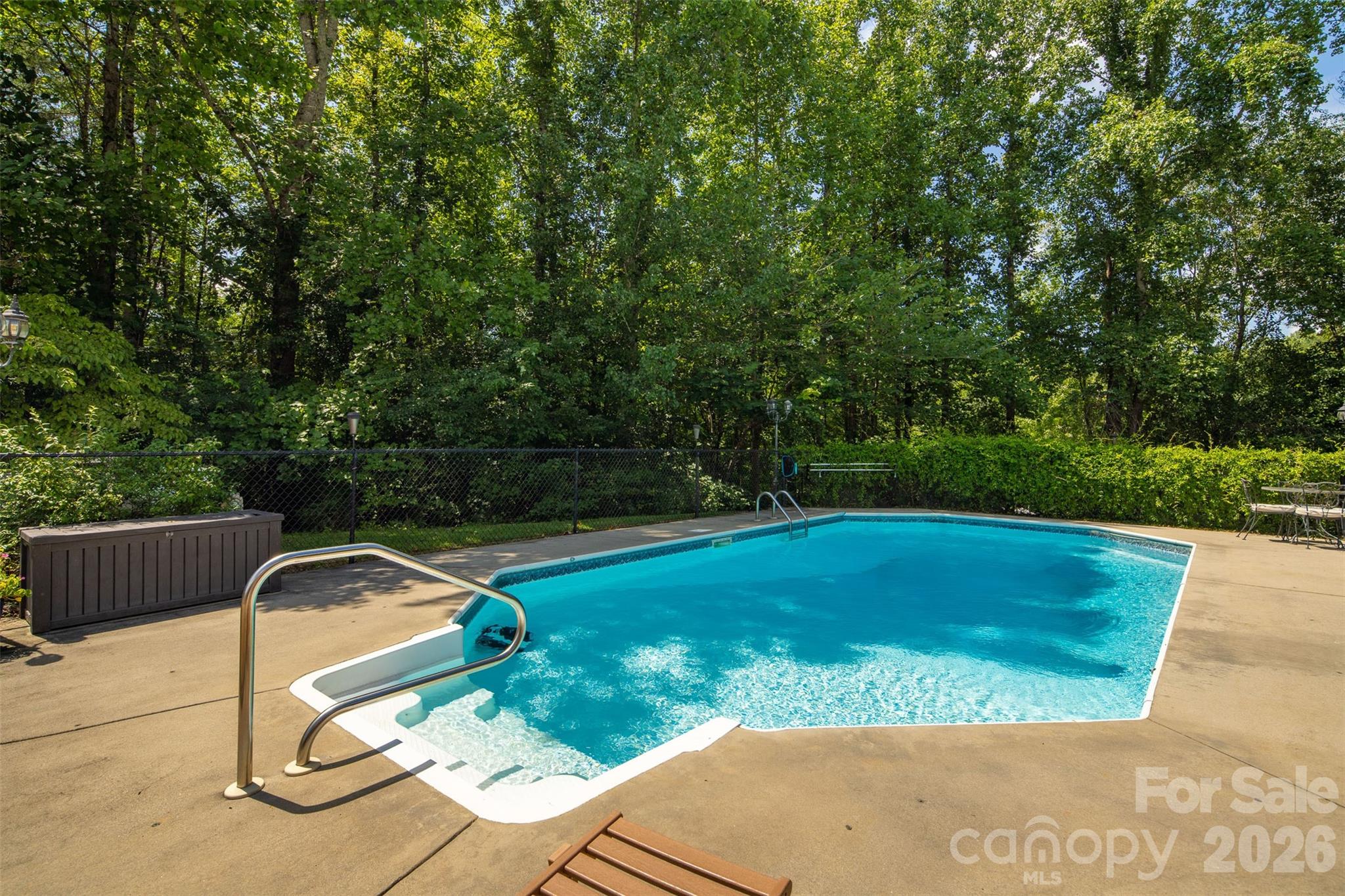 Single Family Residence at 1413 Windemere Lane, Hickory, photo 8 of 48