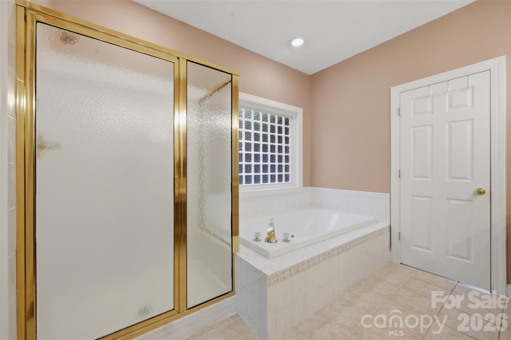 Single Family Residence at 1064 Baker Barn Road, Hickory, photo 17 of 39