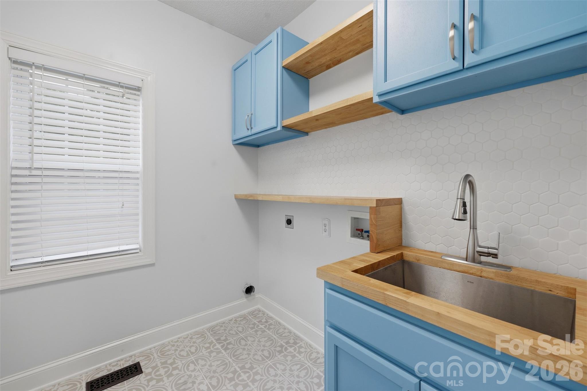 Single Family Residence at 1064 Baker Barn Road, Hickory, photo 30 of 39