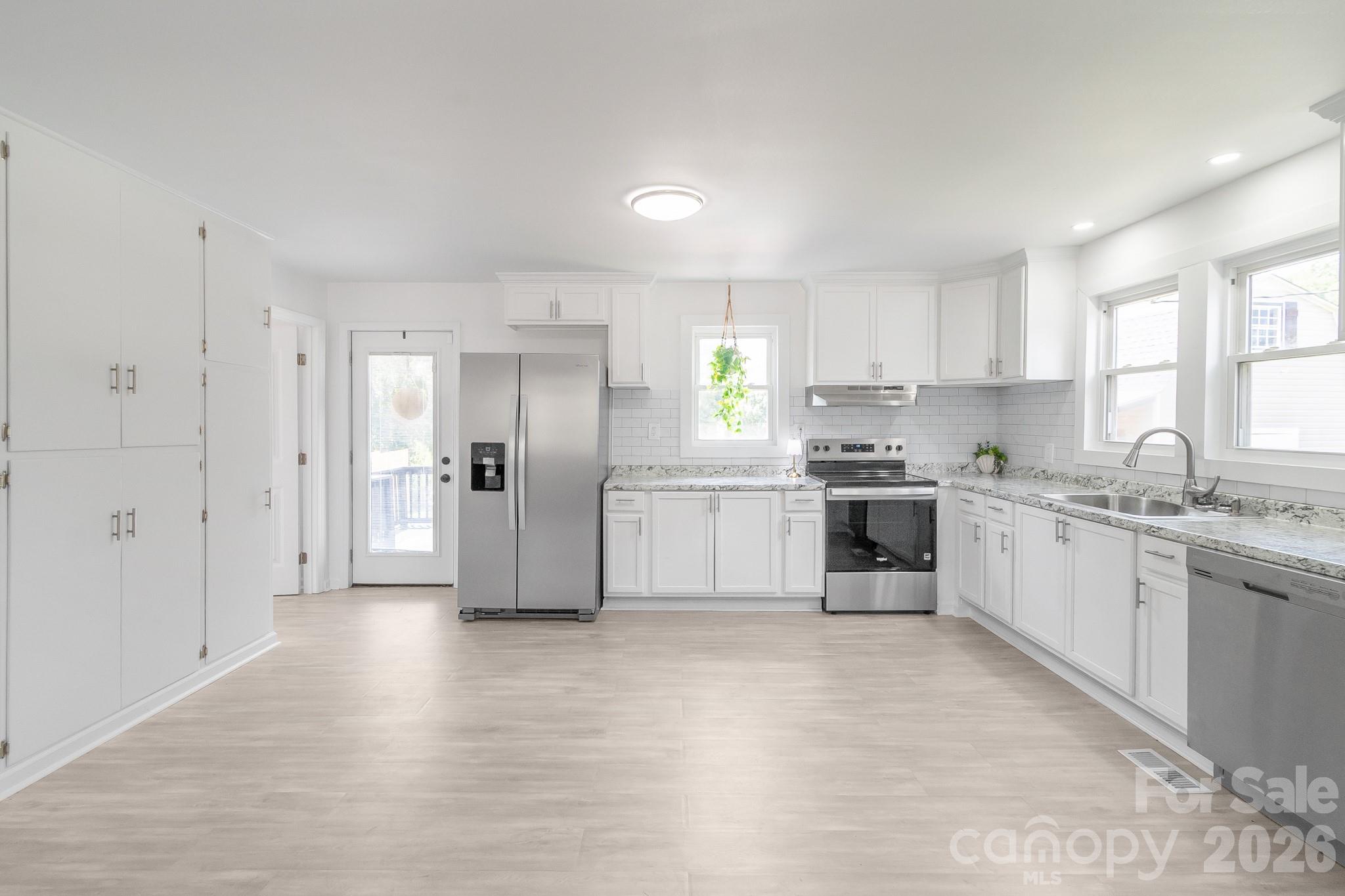 Single Family Residence at 4228 Flat Creek Road, Heath Springs, photo 15 of 47