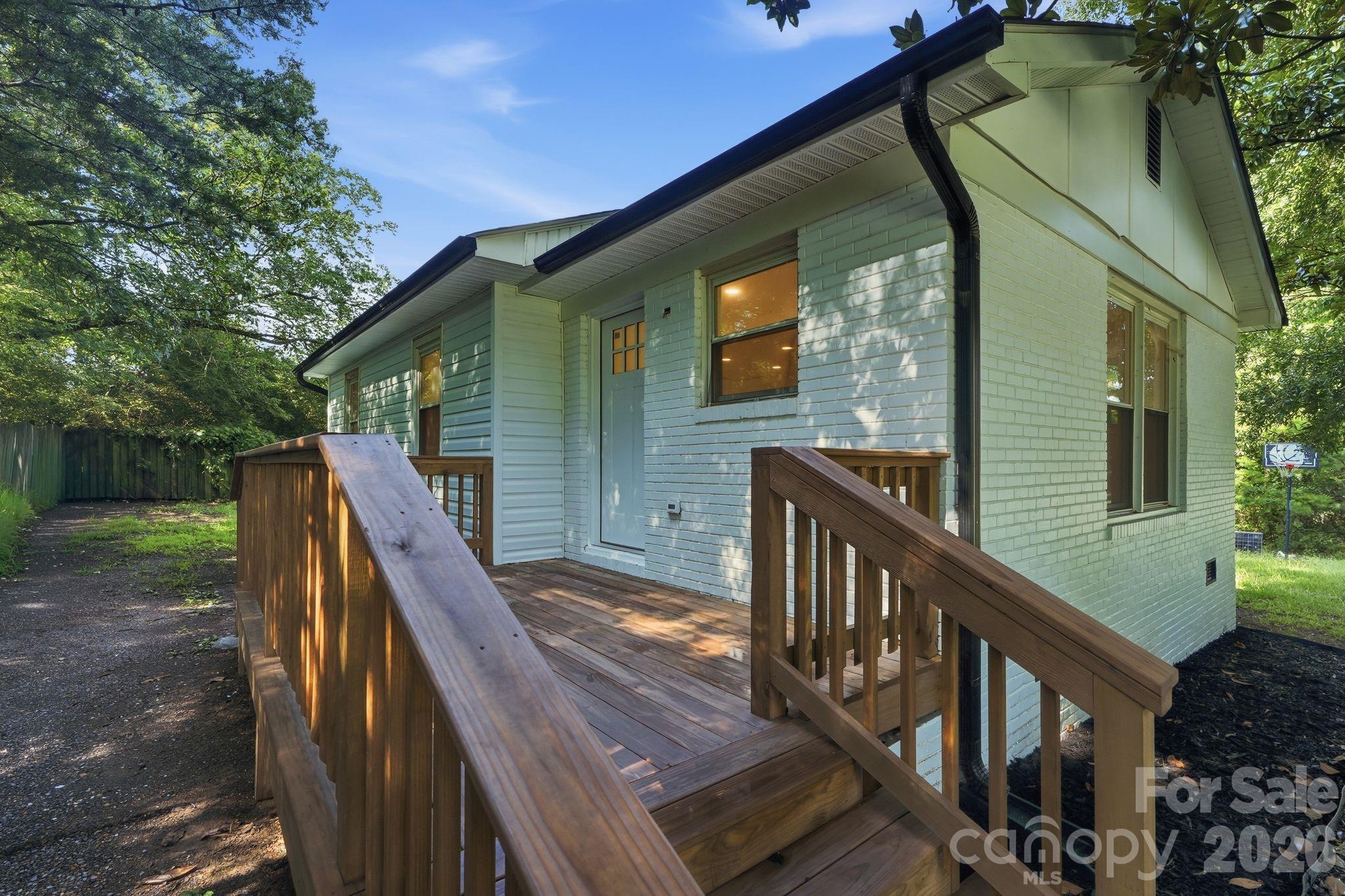 Single Family Residence at 45680 Blackhawk Lane, New London, photo 4 of 43
