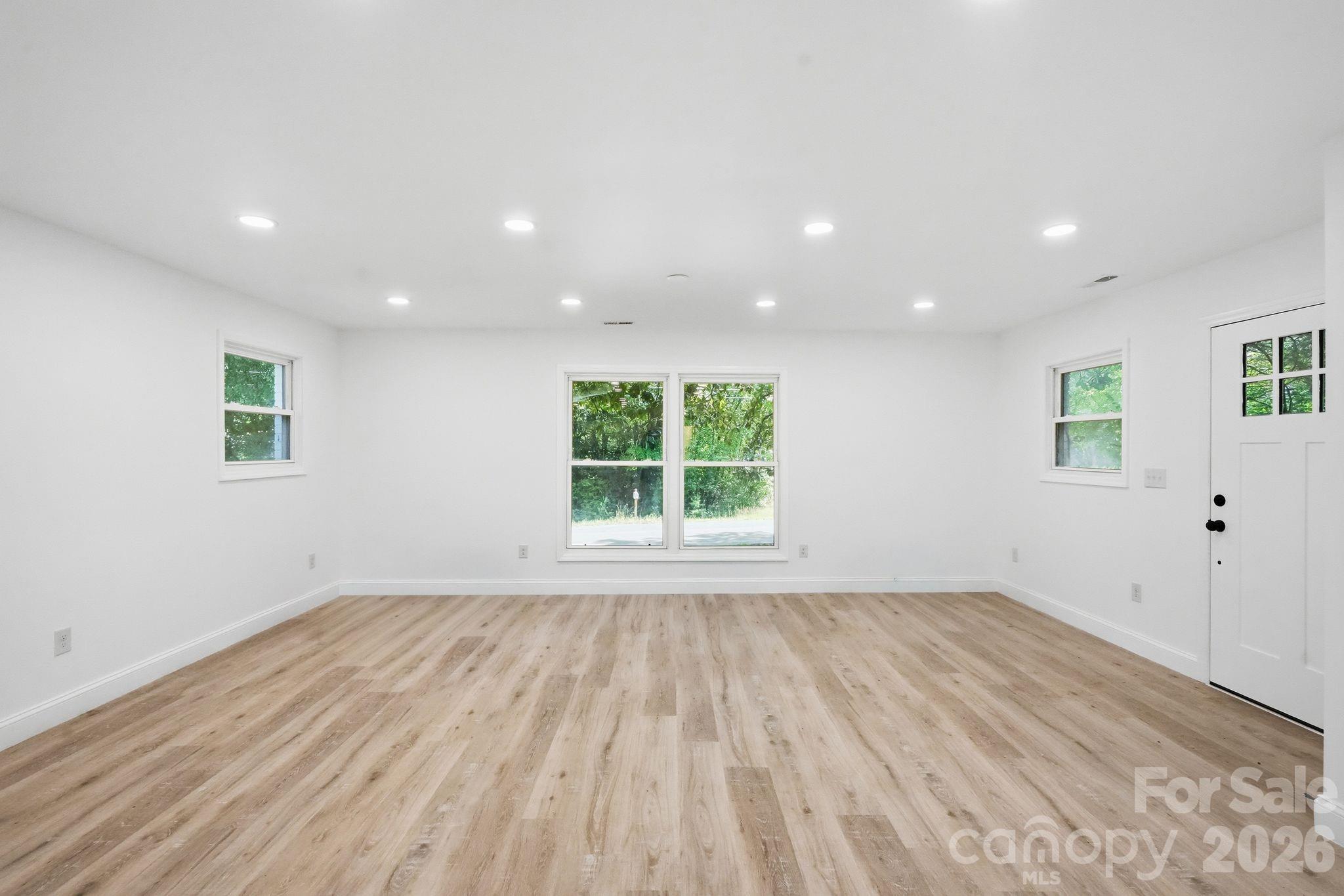 Single Family Residence at 45680 Blackhawk Lane, New London, photo 11 of 43