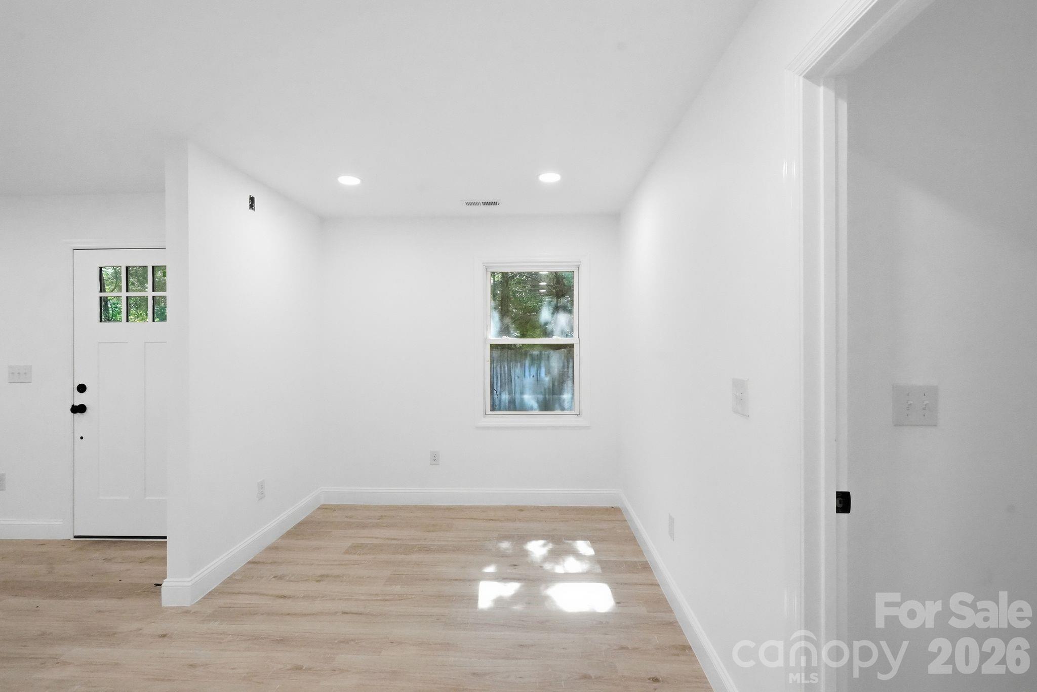 Single Family Residence at 45680 Blackhawk Lane, New London, photo 13 of 43