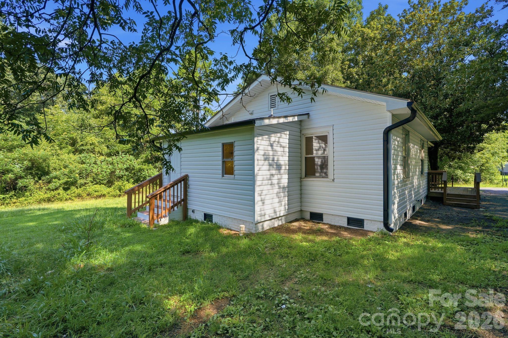 Single Family Residence at 45680 Blackhawk Lane, New London, photo 38 of 43