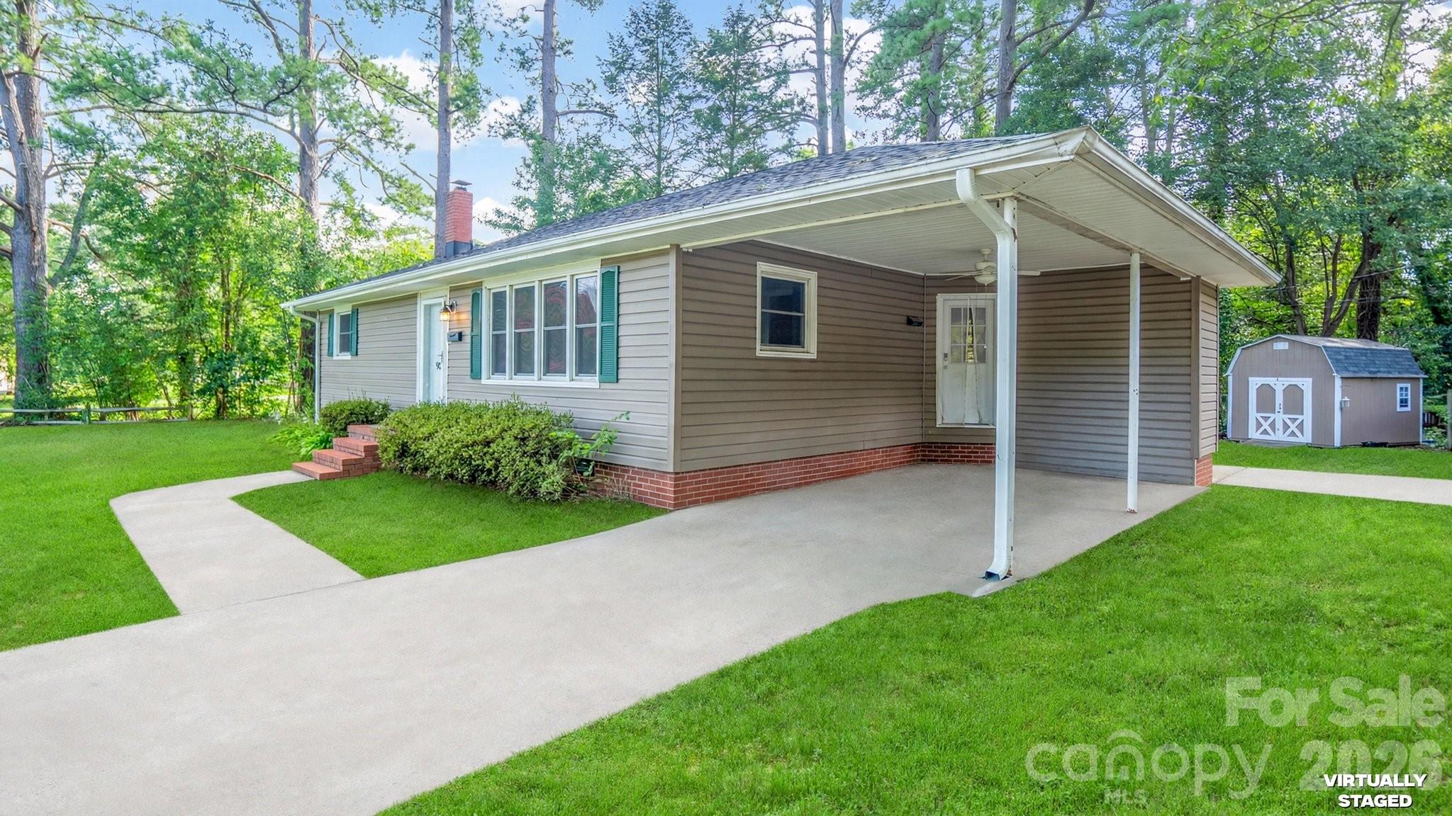 Single Family Residence at 902 Dogwood Drive, Gastonia, photo 2 of 21
