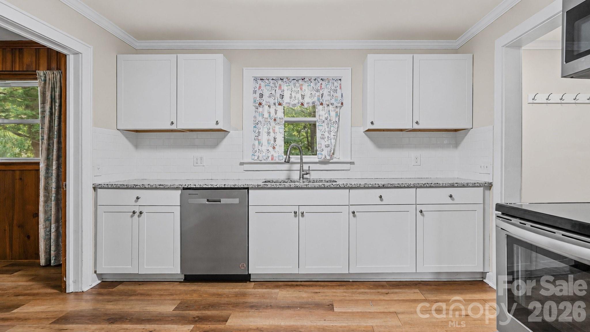 Single Family Residence at 902 Dogwood Drive, Gastonia, photo 4 of 21