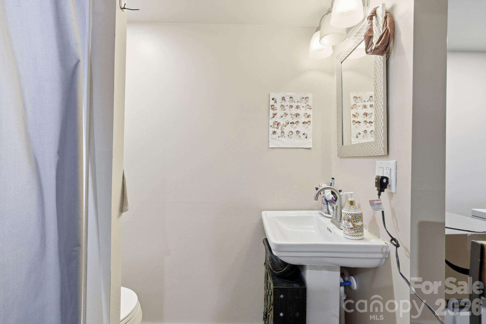 Guest Apt Full Bathroom - 313 Walker Road, Waynesville