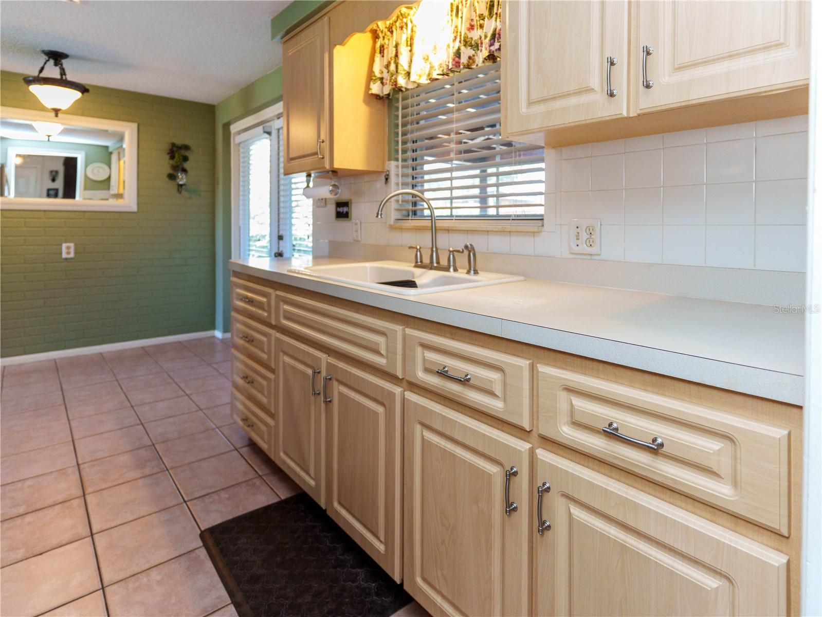 Beautiful Cabinetry - 6155 ILLINOIS AVE, NEW PORT RICHEY
