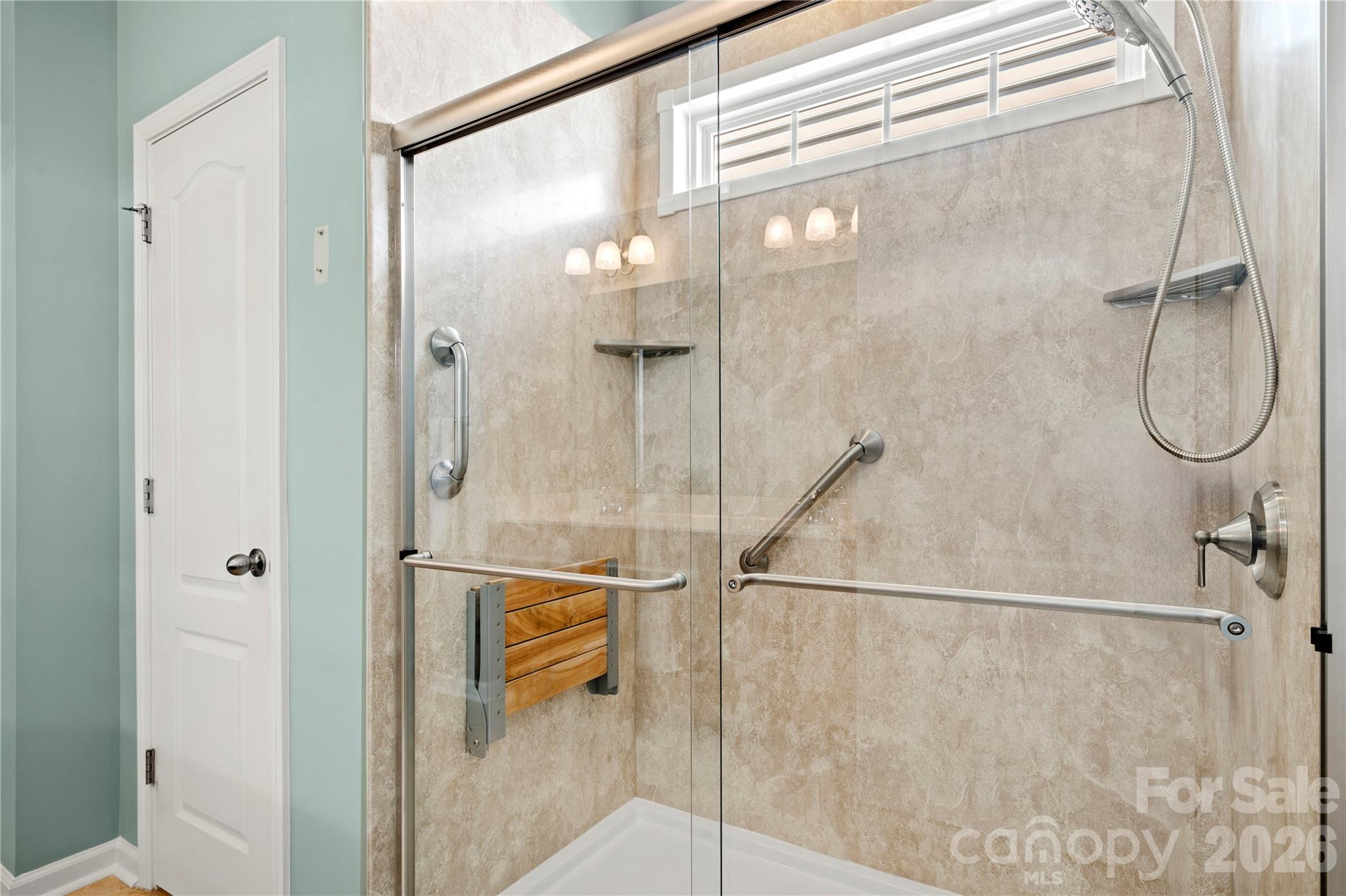 Large glass shower - 1601 Deer Meadows Drive, Waxhaw