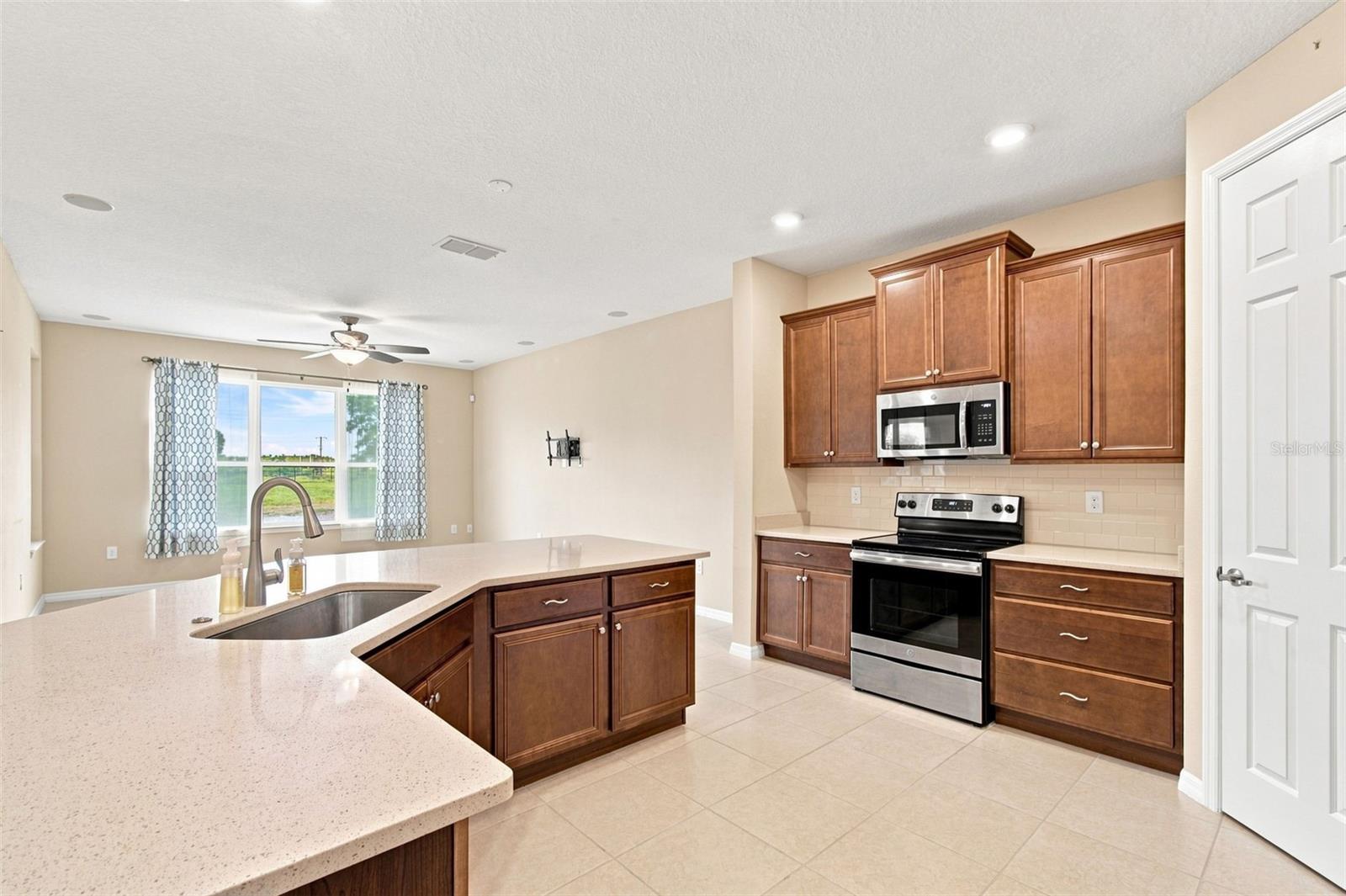 Single Family Residence at 163 OLYMPUS WAY, KISSIMMEE, photo 16 of 58