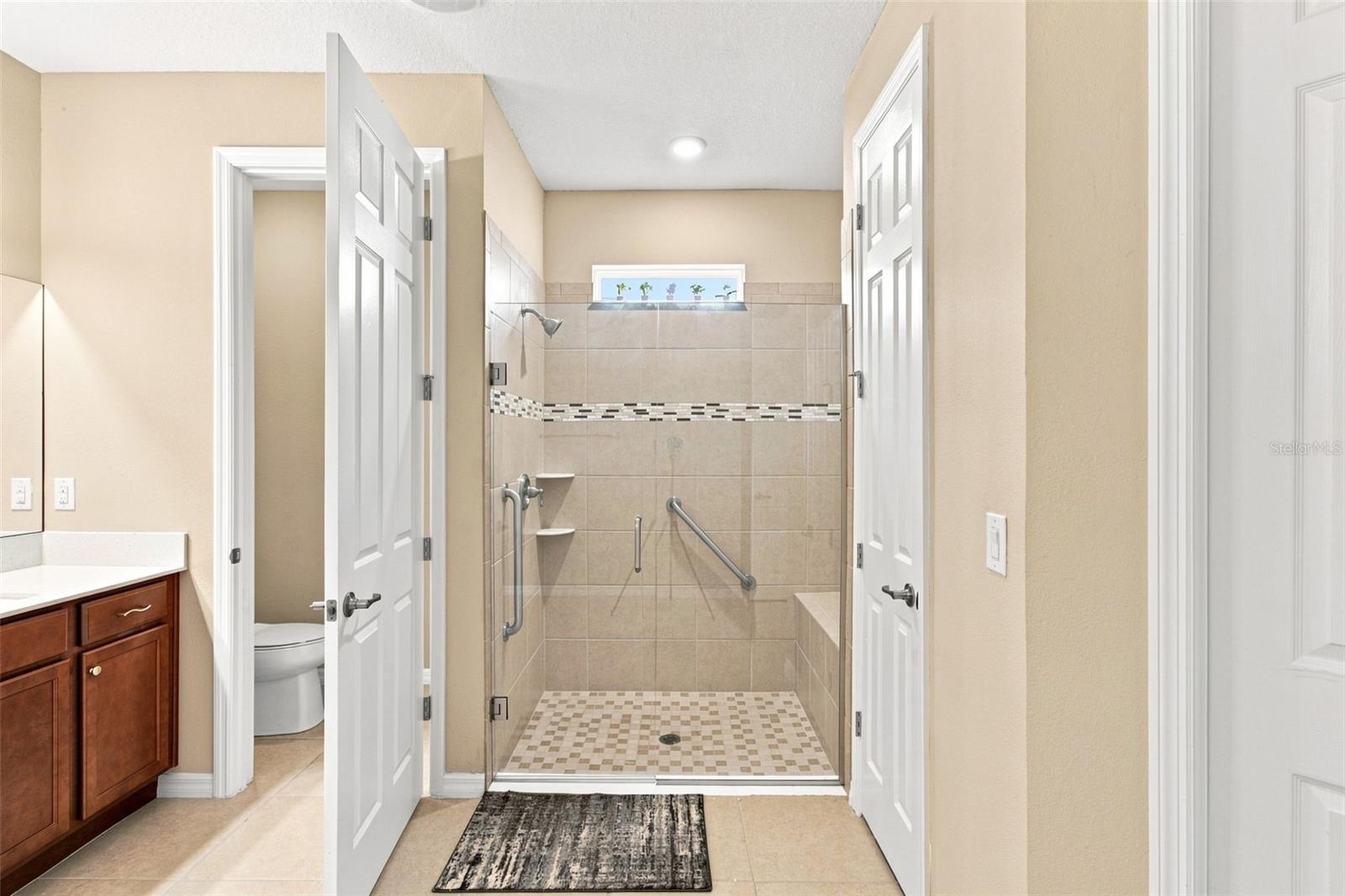 Walk-in shower with handicap assist bars - 163 OLYMPUS WAY, KISSIMMEE