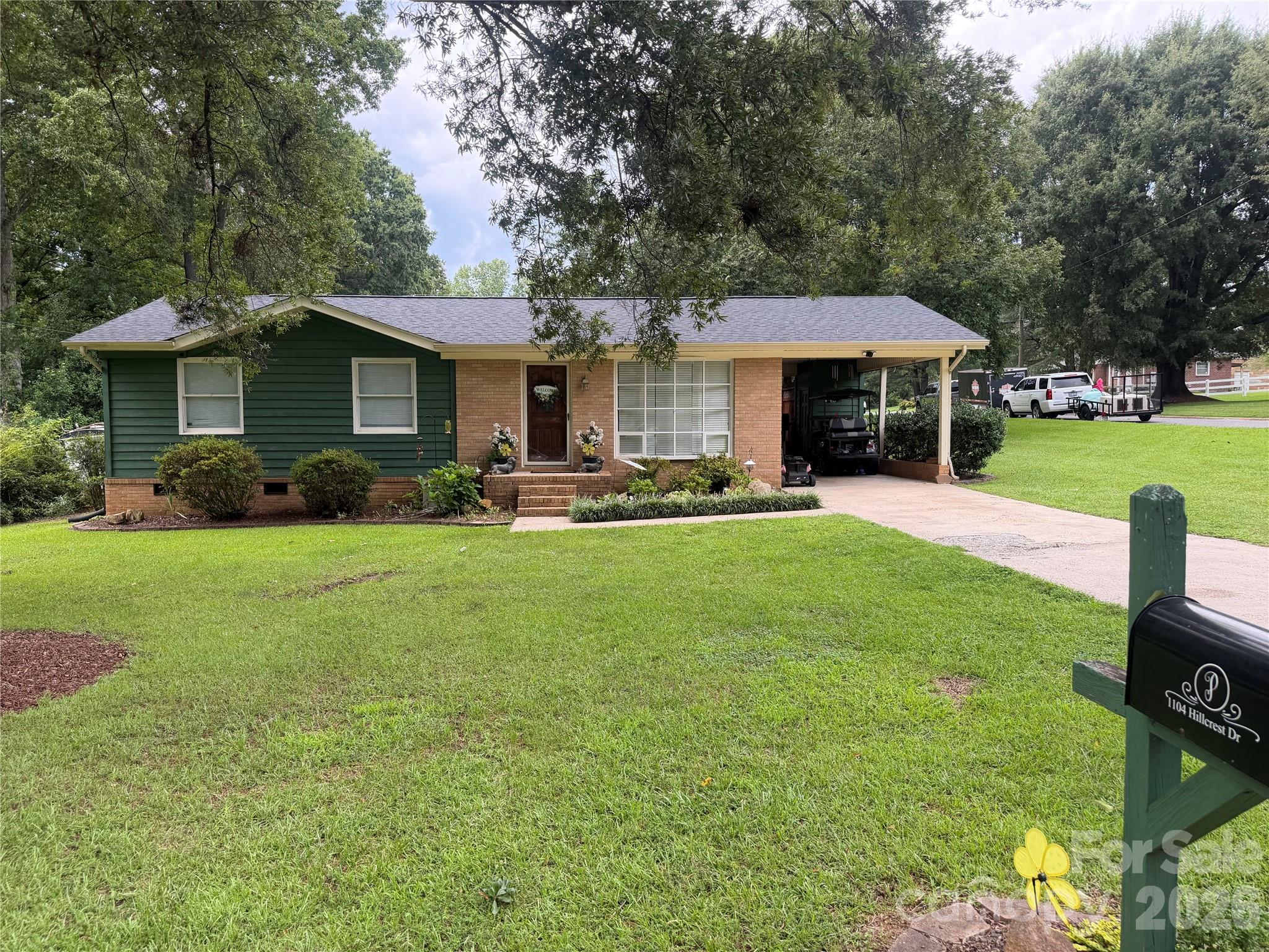 1104 Hillcrest Drive