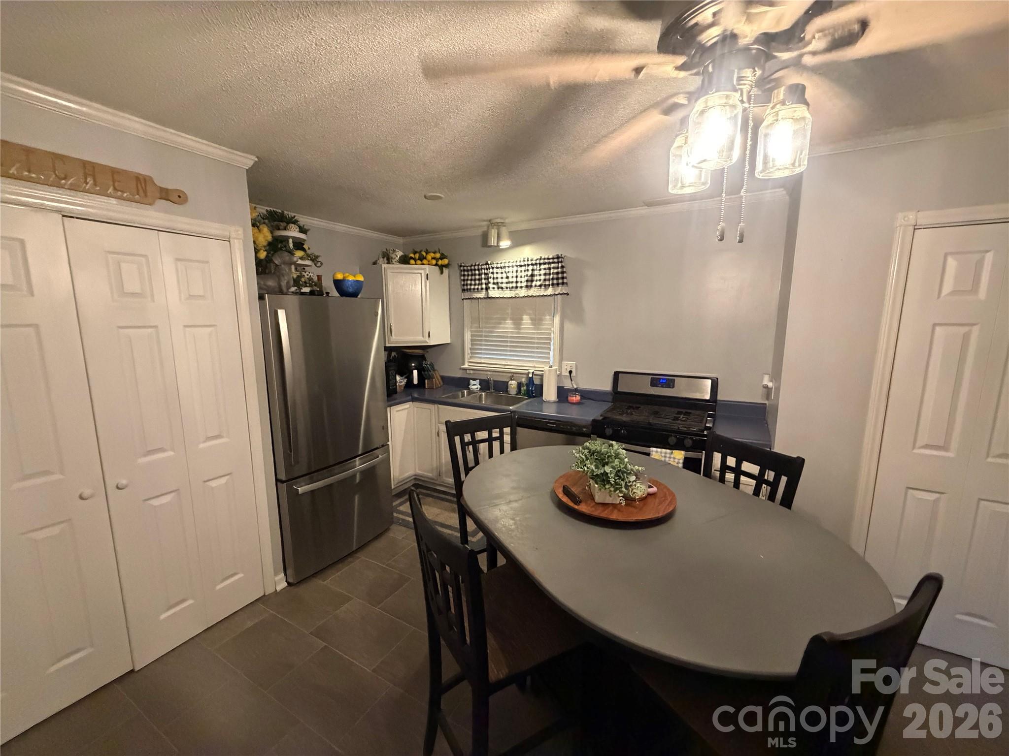 Kitchen - 1104 Hillcrest Drive, Cherryville