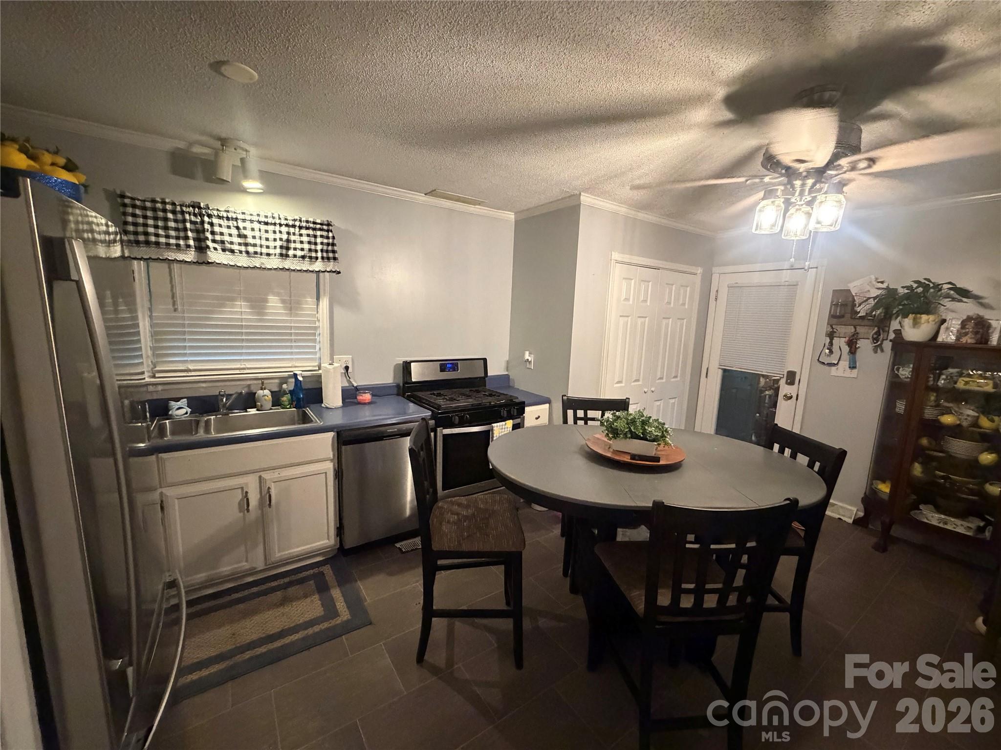 Kitchen - 1104 Hillcrest Drive, Cherryville