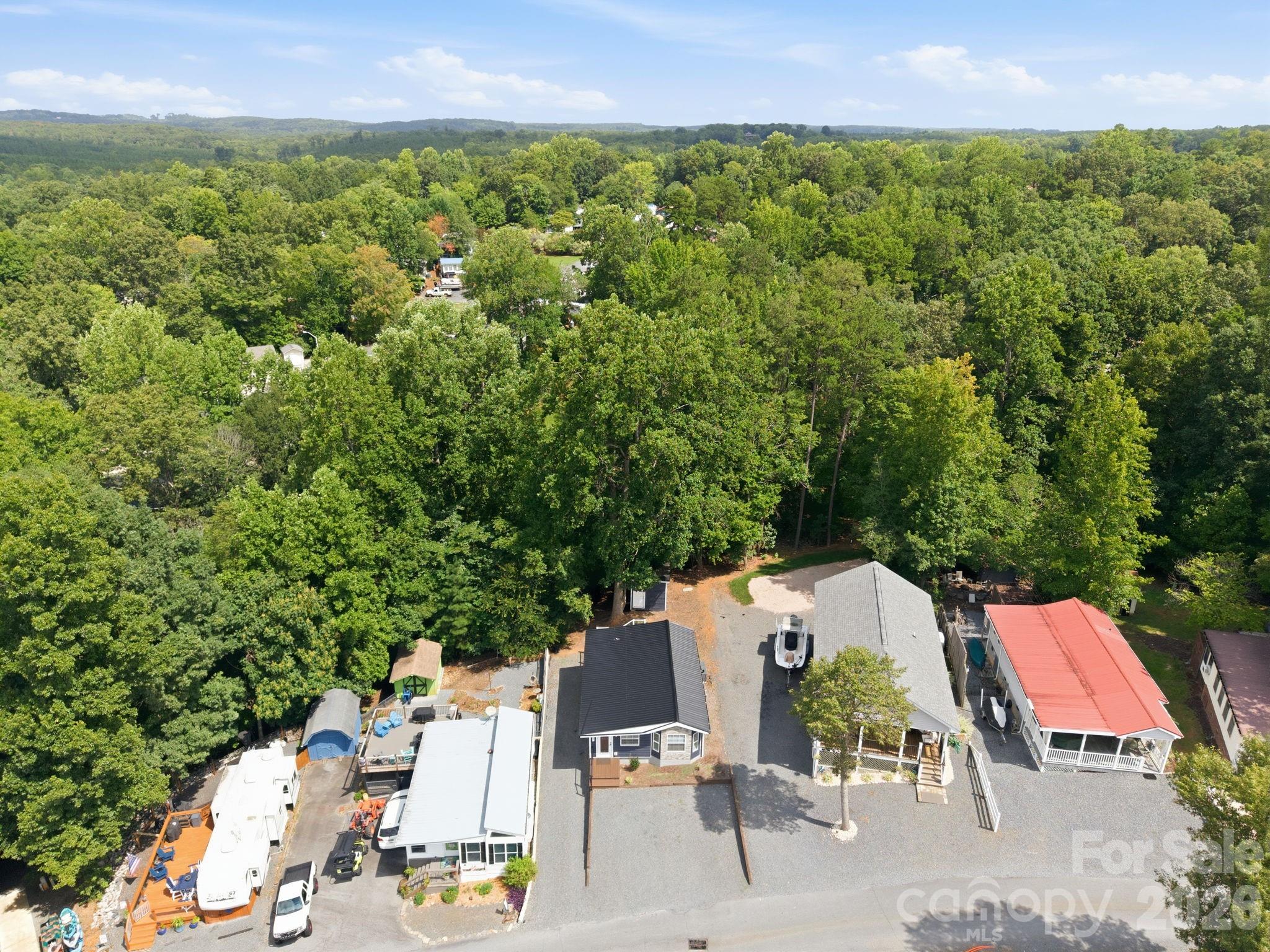 Single Family Residence at 151 Dogwood Circle, New London, photo 6 of 44