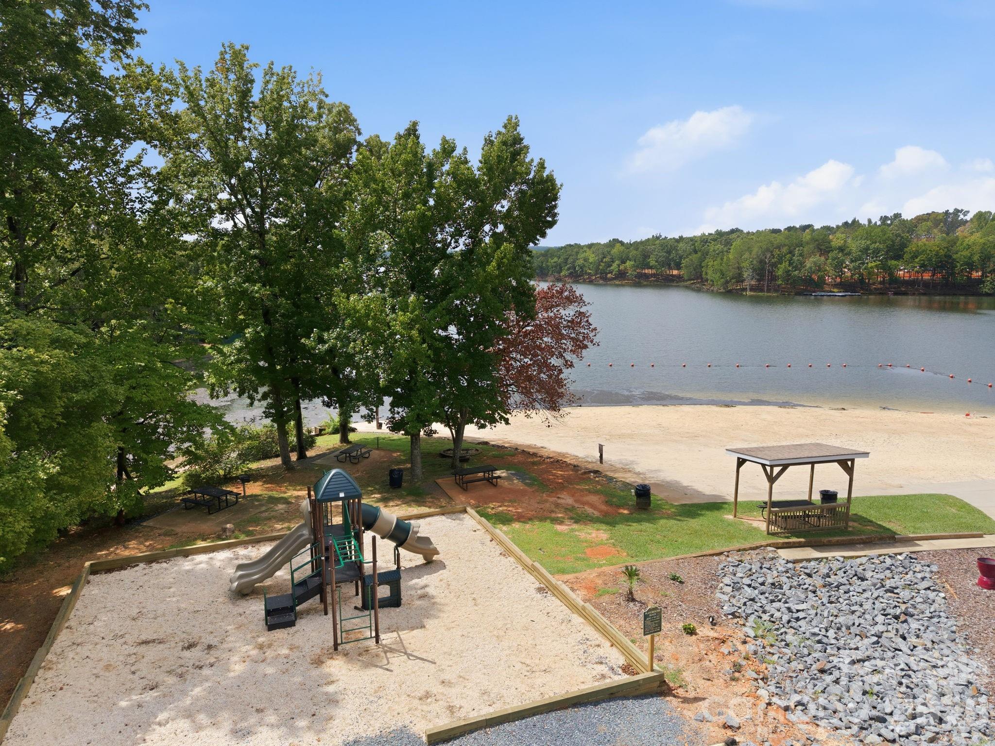 Single Family Residence at 151 Dogwood Circle, New London, photo 8 of 44
