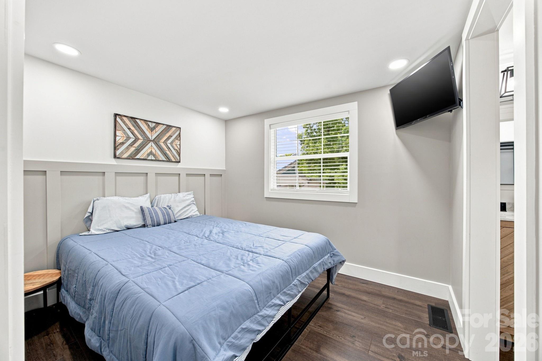 Single Family Residence at 151 Dogwood Circle, New London, photo 35 of 44