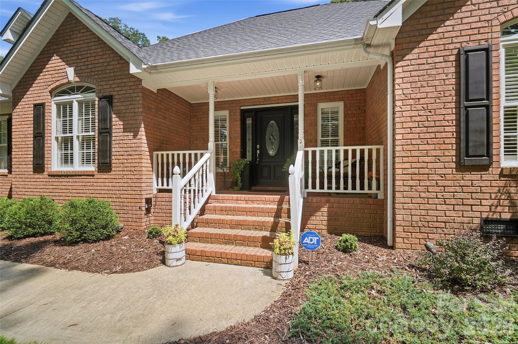 Single Family Residence at 7627 Maple Bluff Lane, Concord, photo 4 of 48