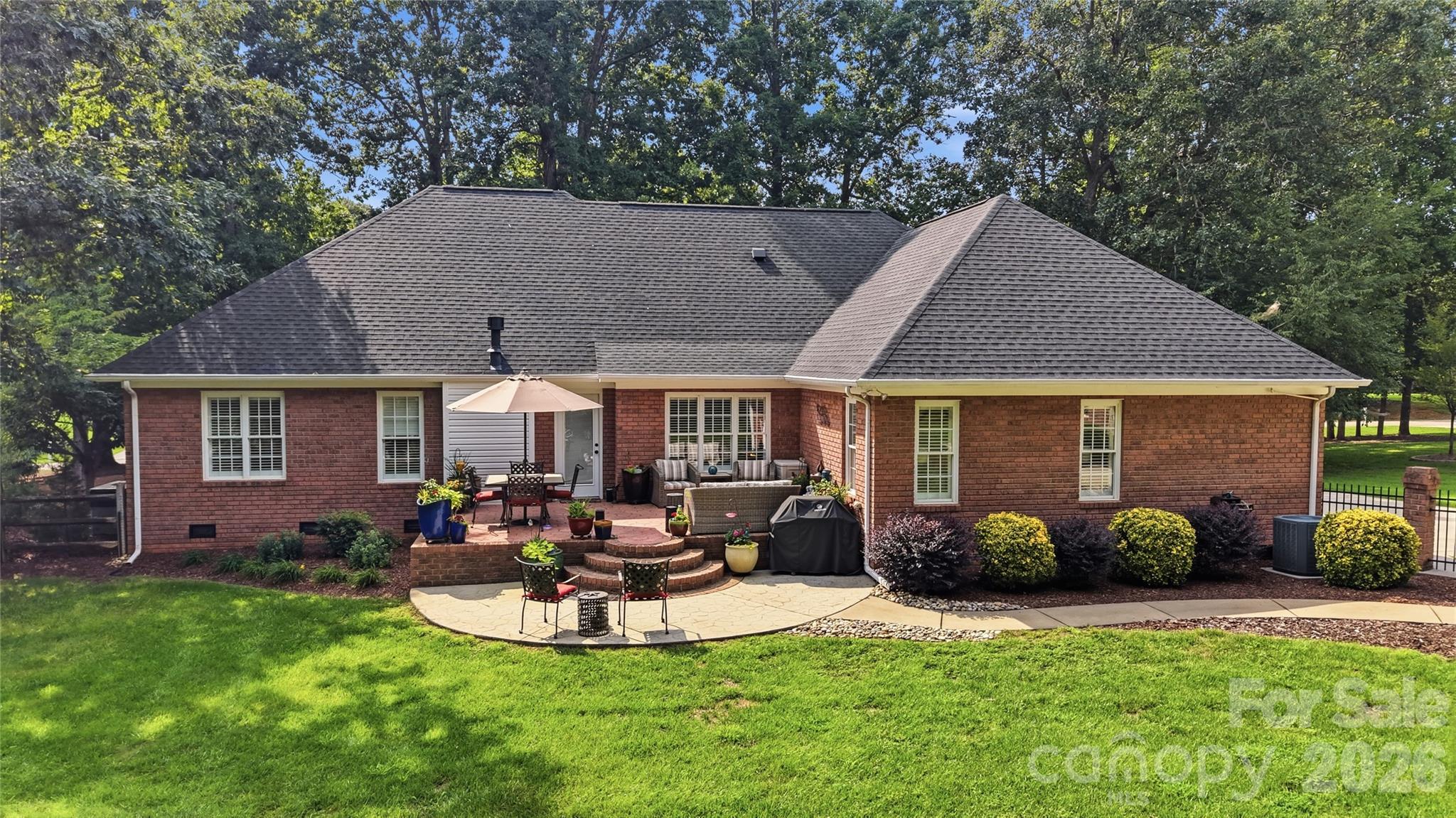 Single Family Residence at 7627 Maple Bluff Lane, Concord, photo 37 of 48