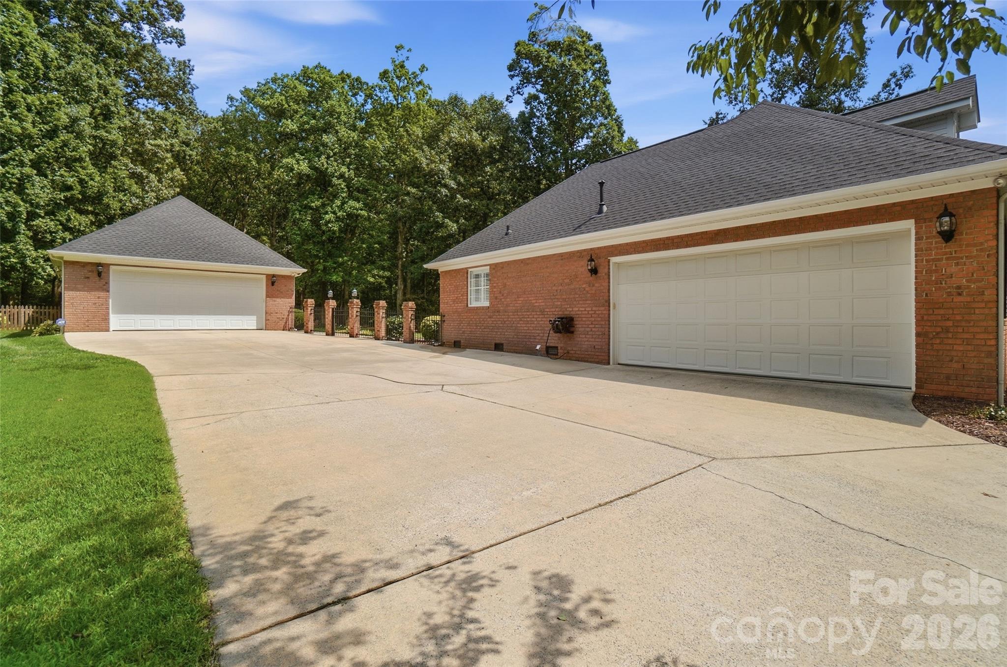 Single Family Residence at 7627 Maple Bluff Lane, Concord, photo 39 of 48