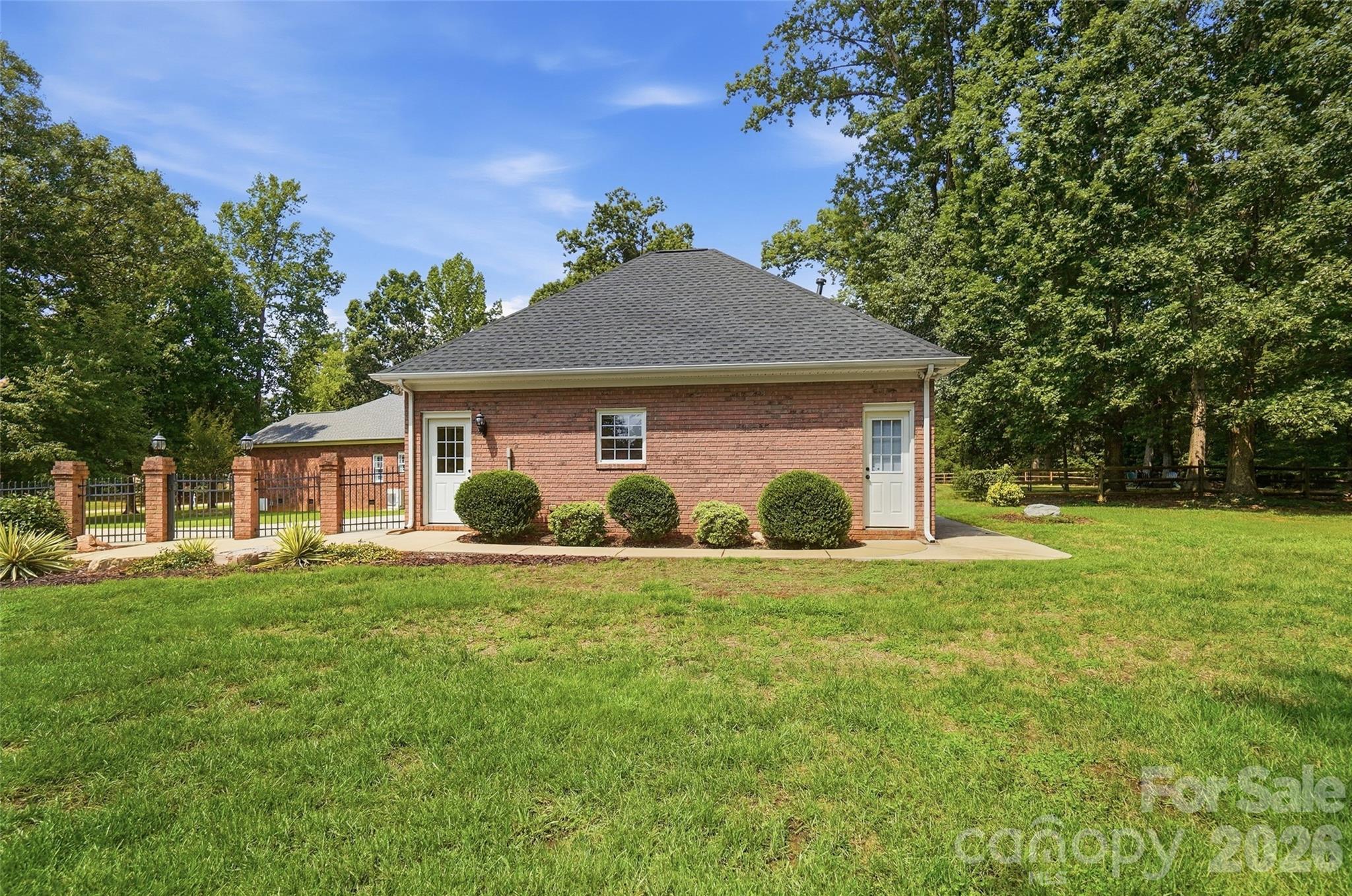 Single Family Residence at 7627 Maple Bluff Lane, Concord, photo 44 of 48