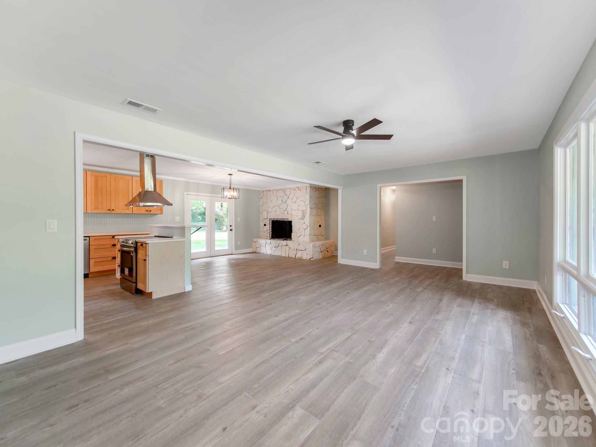 Single Family Residence at 3072 Bethany Street, Claremont, photo 10 of 29