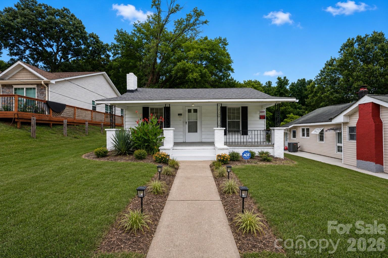 Single Family Residence at 1306 Forrest Street, High Point, photo 3 of 28