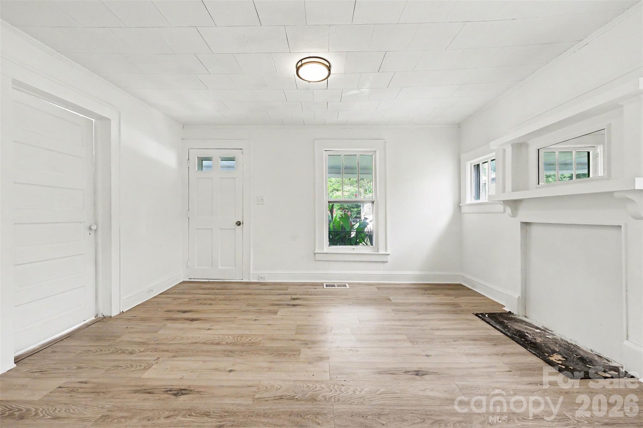 Single Family Residence at 1306 Forrest Street, High Point, photo 5 of 28
