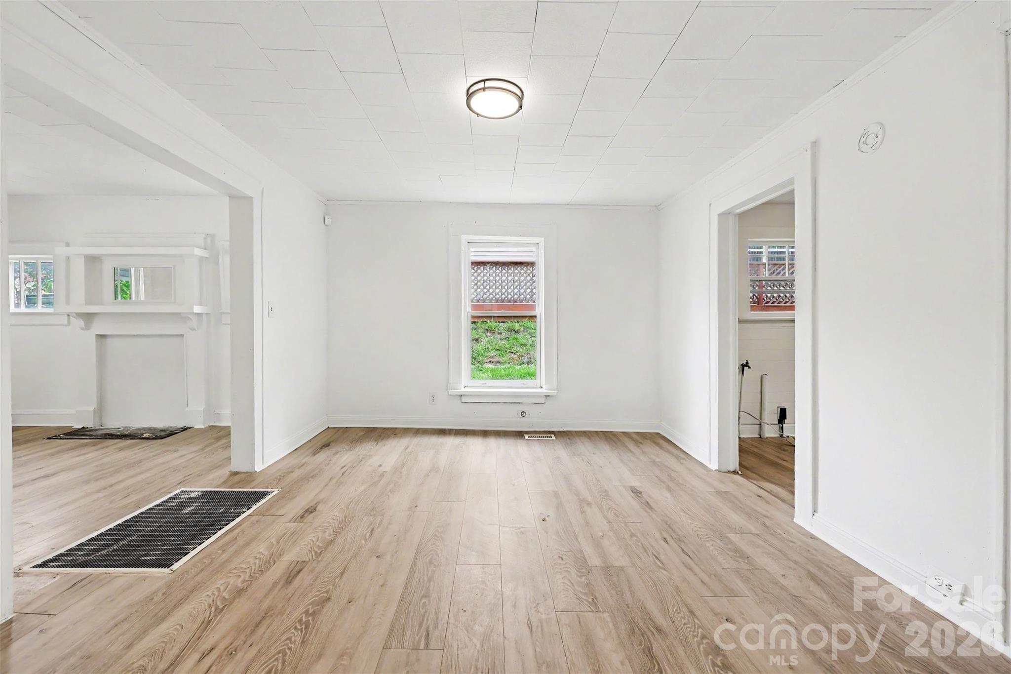Single Family Residence at 1306 Forrest Street, High Point, photo 7 of 28