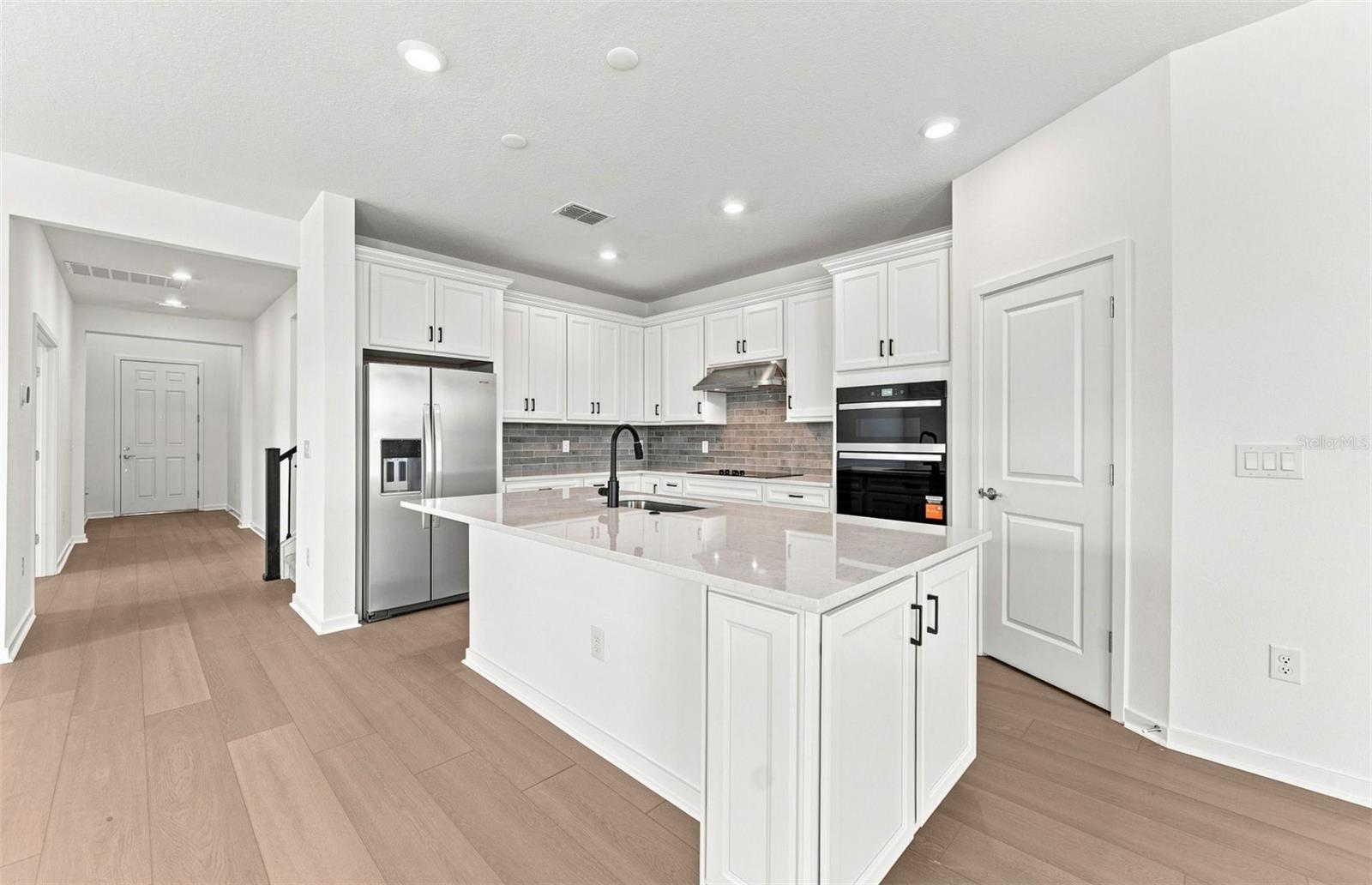 Stylish Kitchen - 9928 JOHNSON OAKS GLN, PARRISH
