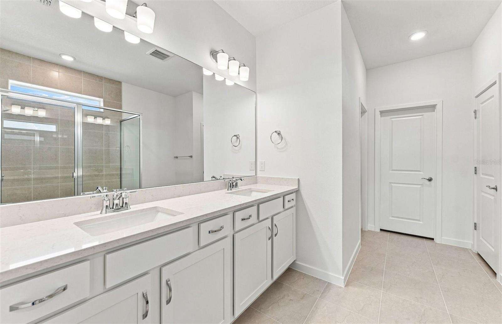 Owner's Bath w/Dual Sinks - 9928 JOHNSON OAKS GLN, PARRISH