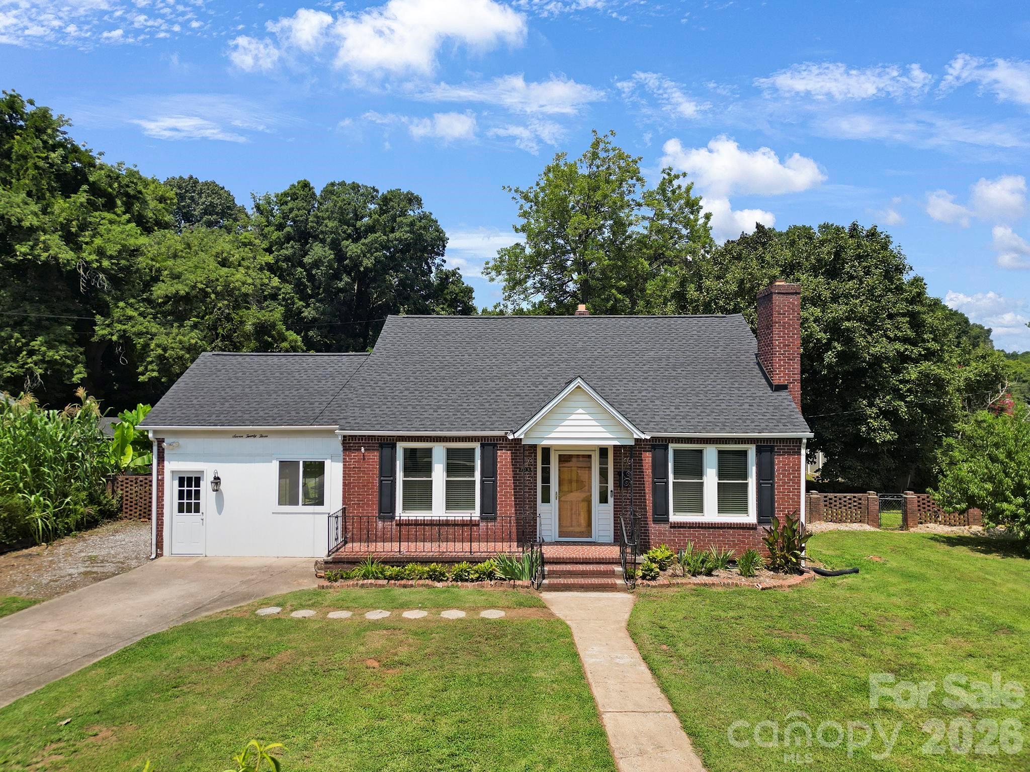 Single Family Residence at 723 N Confederate Avenue, Rock Hill, photo 2 of 42
