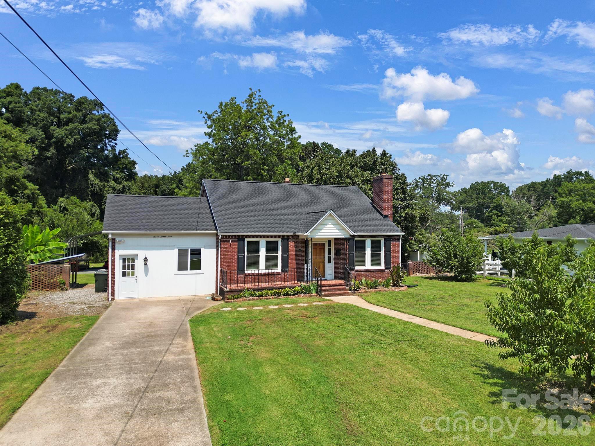 Single Family Residence at 723 N Confederate Avenue, Rock Hill, photo 4 of 42
