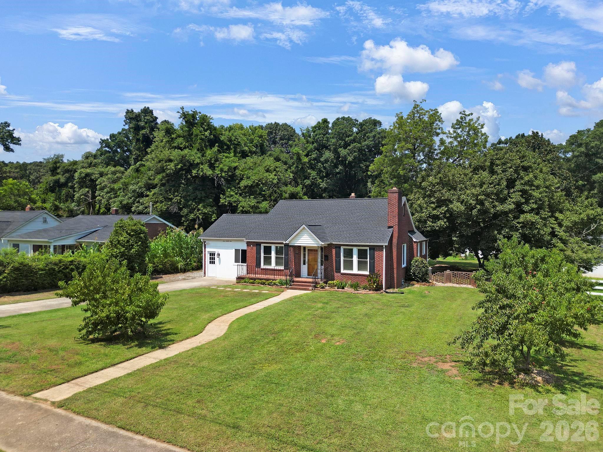 Single Family Residence at 723 N Confederate Avenue, Rock Hill, photo 3 of 42