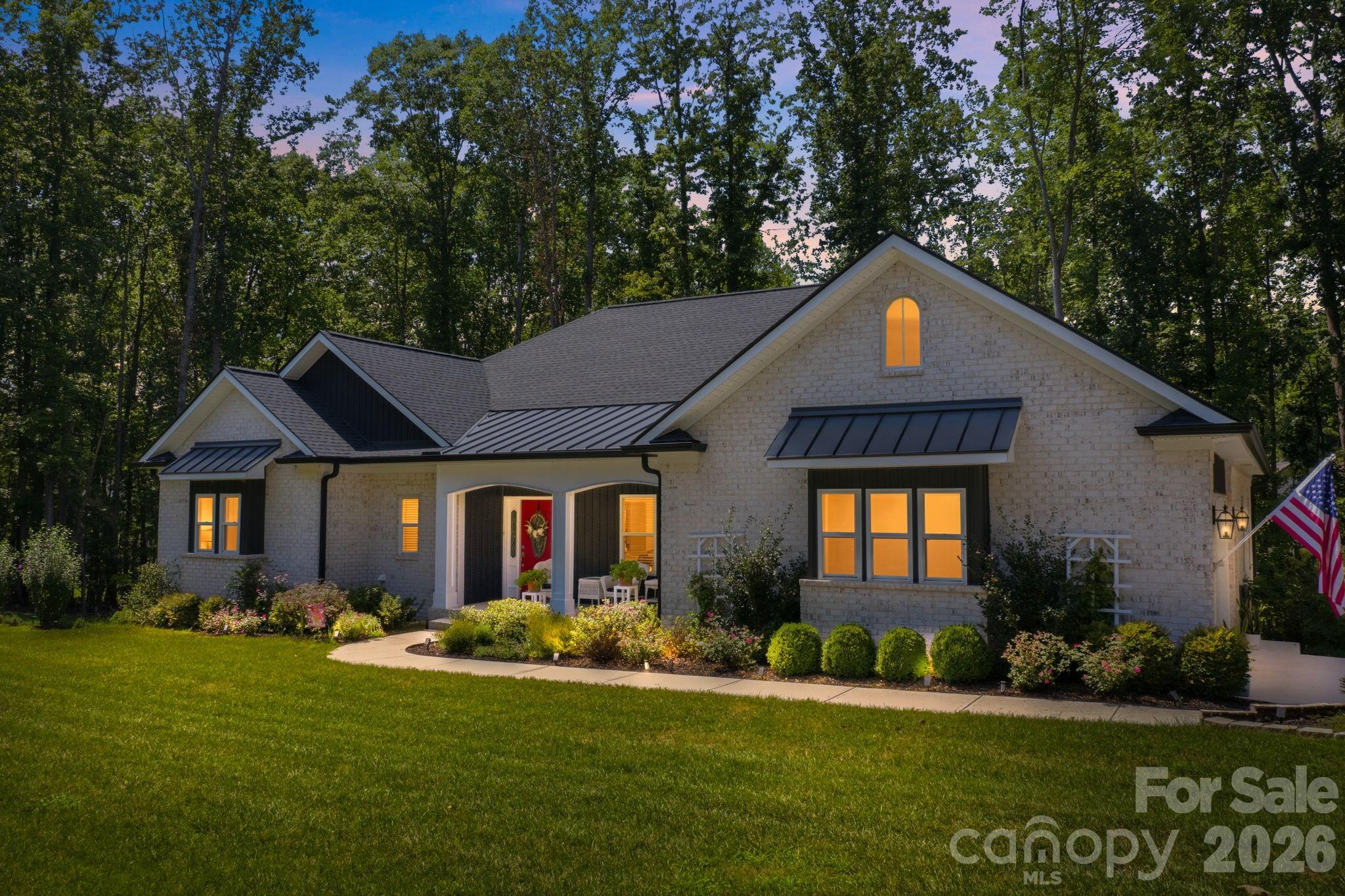 Single Family Residence at 116 Harbor Ridge Drive, Statesville, photo 4 of 46