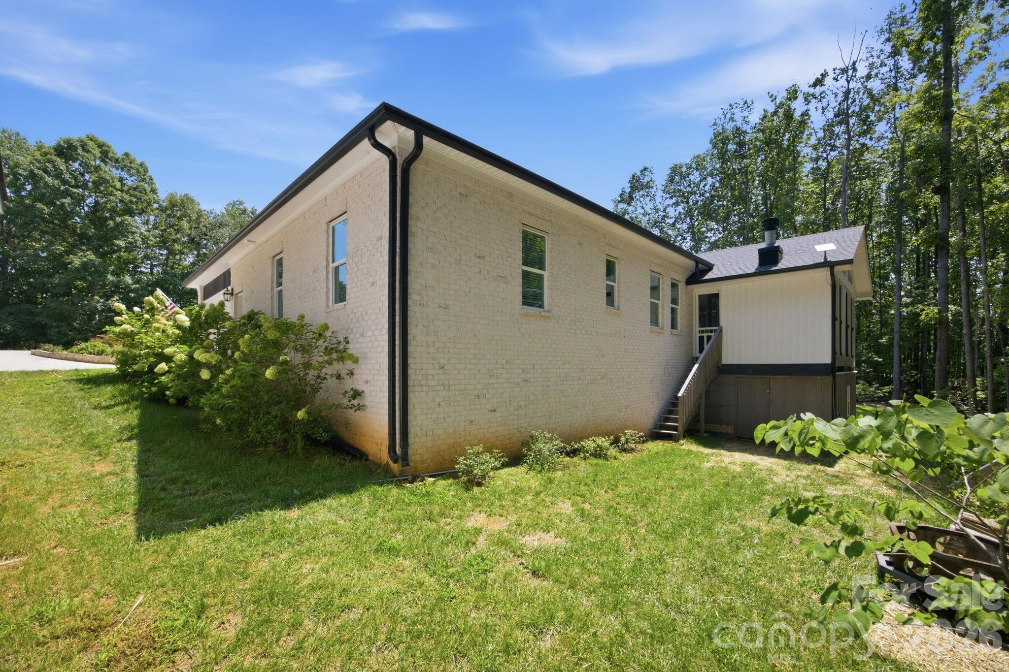 Single Family Residence at 116 Harbor Ridge Drive, Statesville, photo 33 of 46