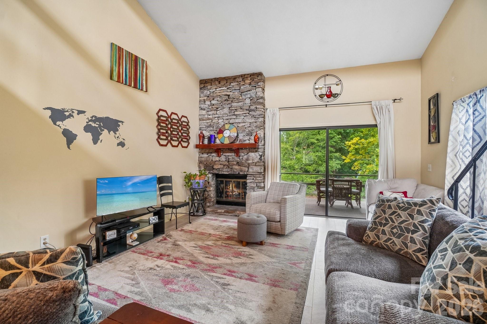 Condominium at 210 Juniper Lane, Hendersonville, photo 8 of 38