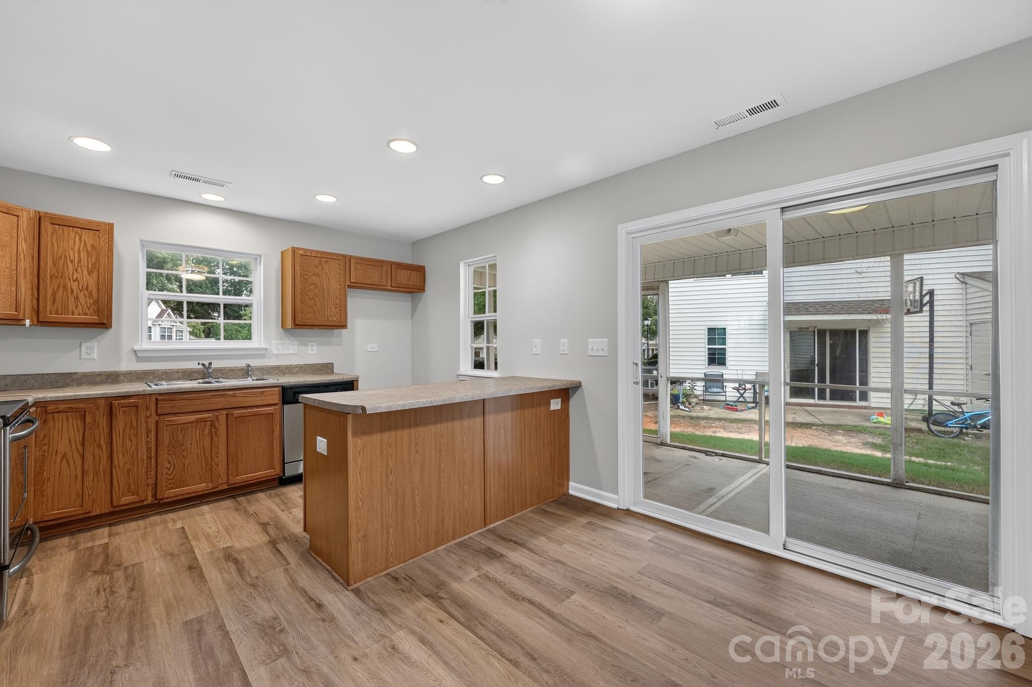 Townhouse at 159 Limerick Road, Mooresville, photo 5 of 16