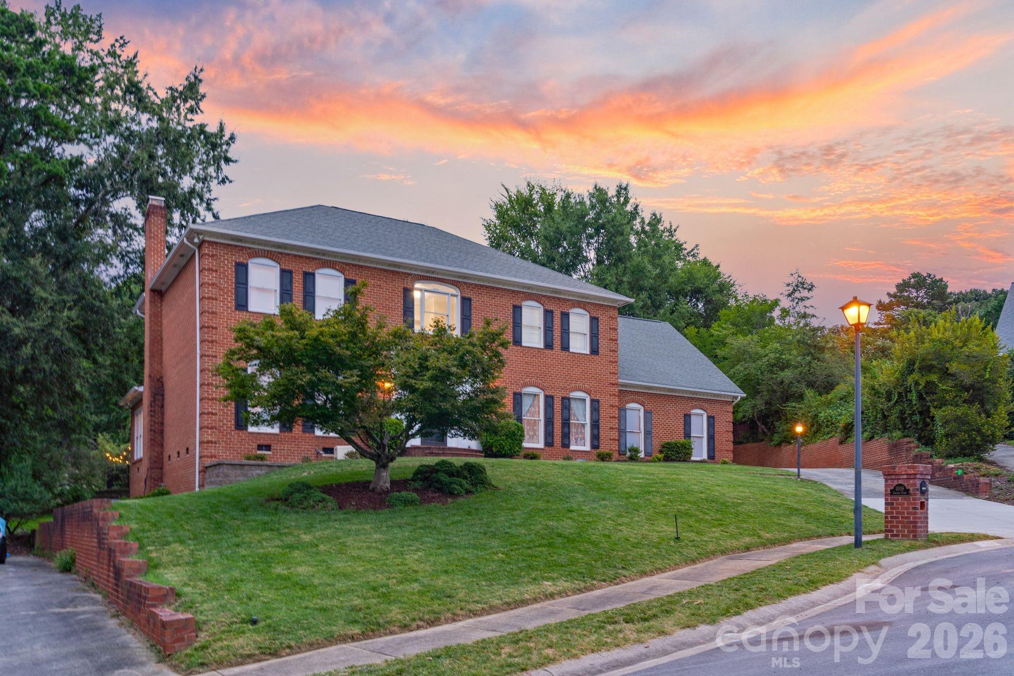 Single Family Residence at 1006 Chelsea Place, Matthews, photo 3 of 46