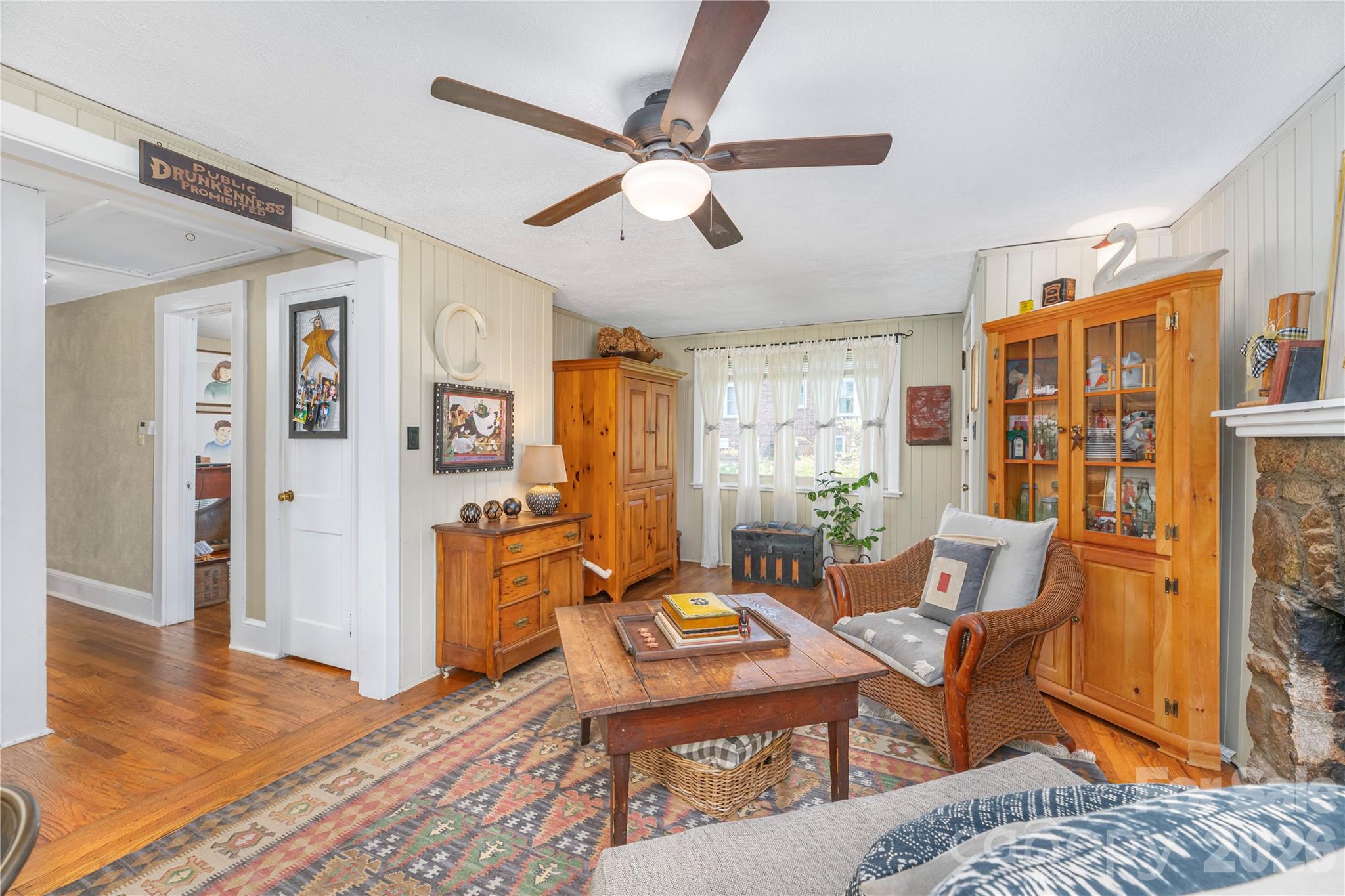 Single Family Residence at 21 Lincoln Avenue, Asheville, photo 6 of 32
