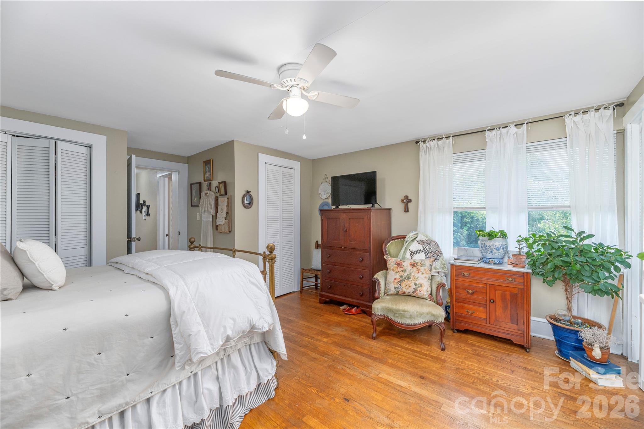 Single Family Residence at 21 Lincoln Avenue, Asheville, photo 17 of 32