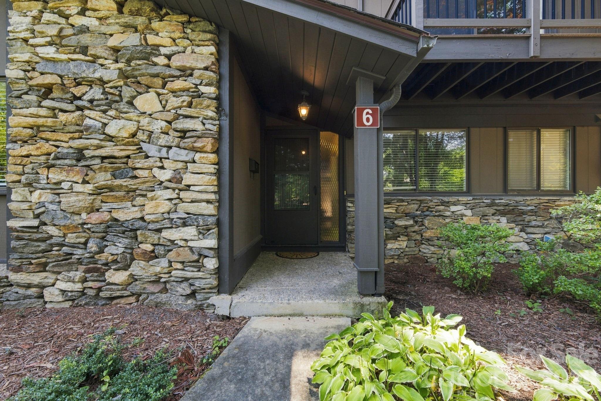 Welcome Home - 98 Laurelwood Circle W, Hendersonville