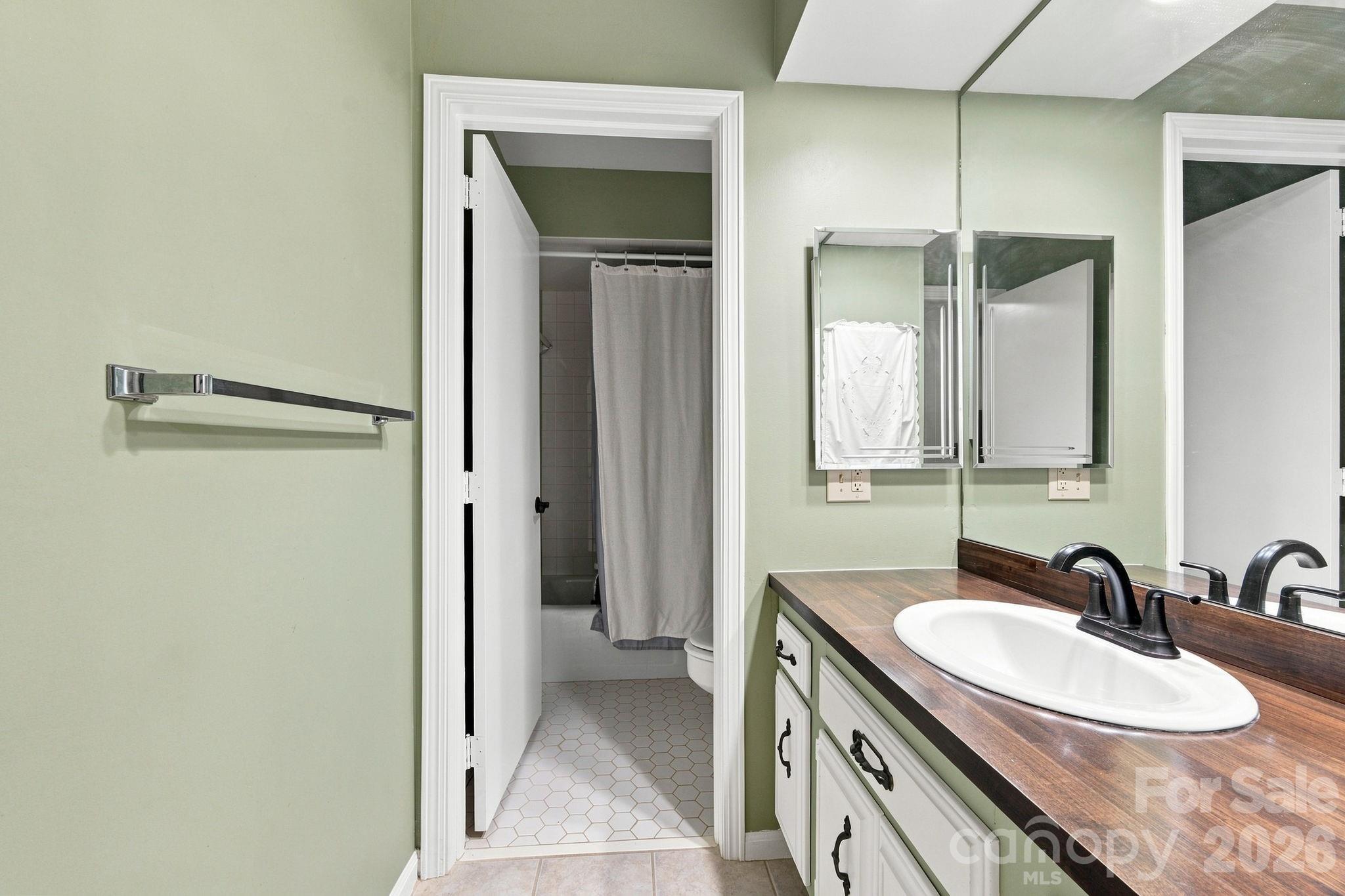 Full Bath - 98 Laurelwood Circle W, Hendersonville