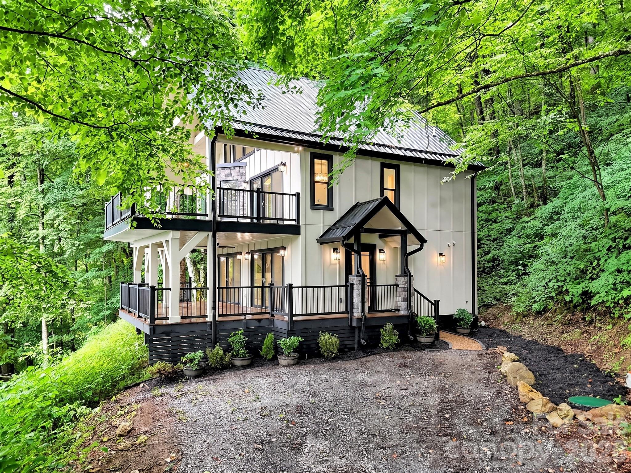 Single Family Residence at 1551 Apple Creek Road, Waynesville, photo 3 of 48