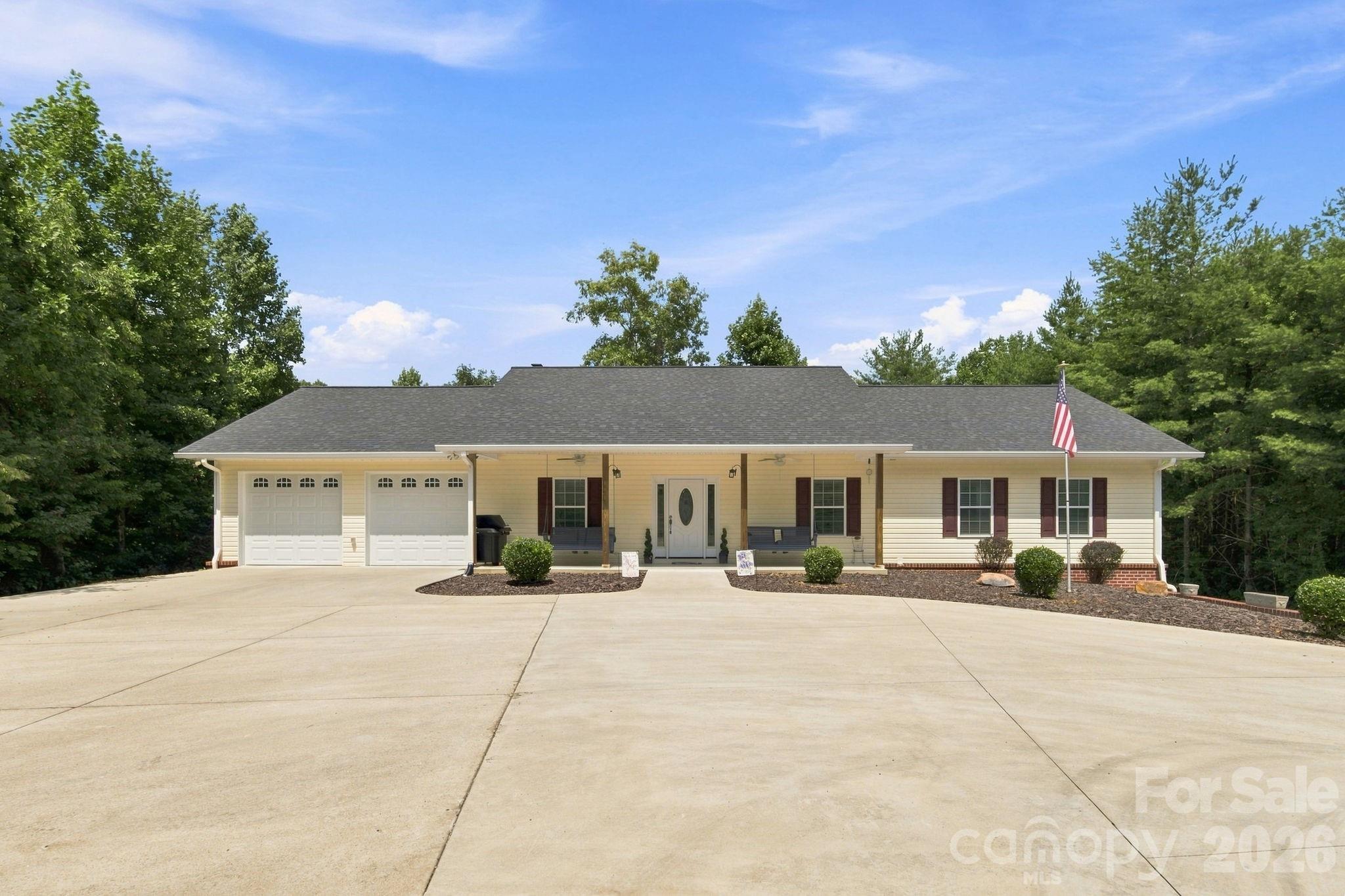 Front view with plenty of parking - 295 Idlewood Drive, Marion