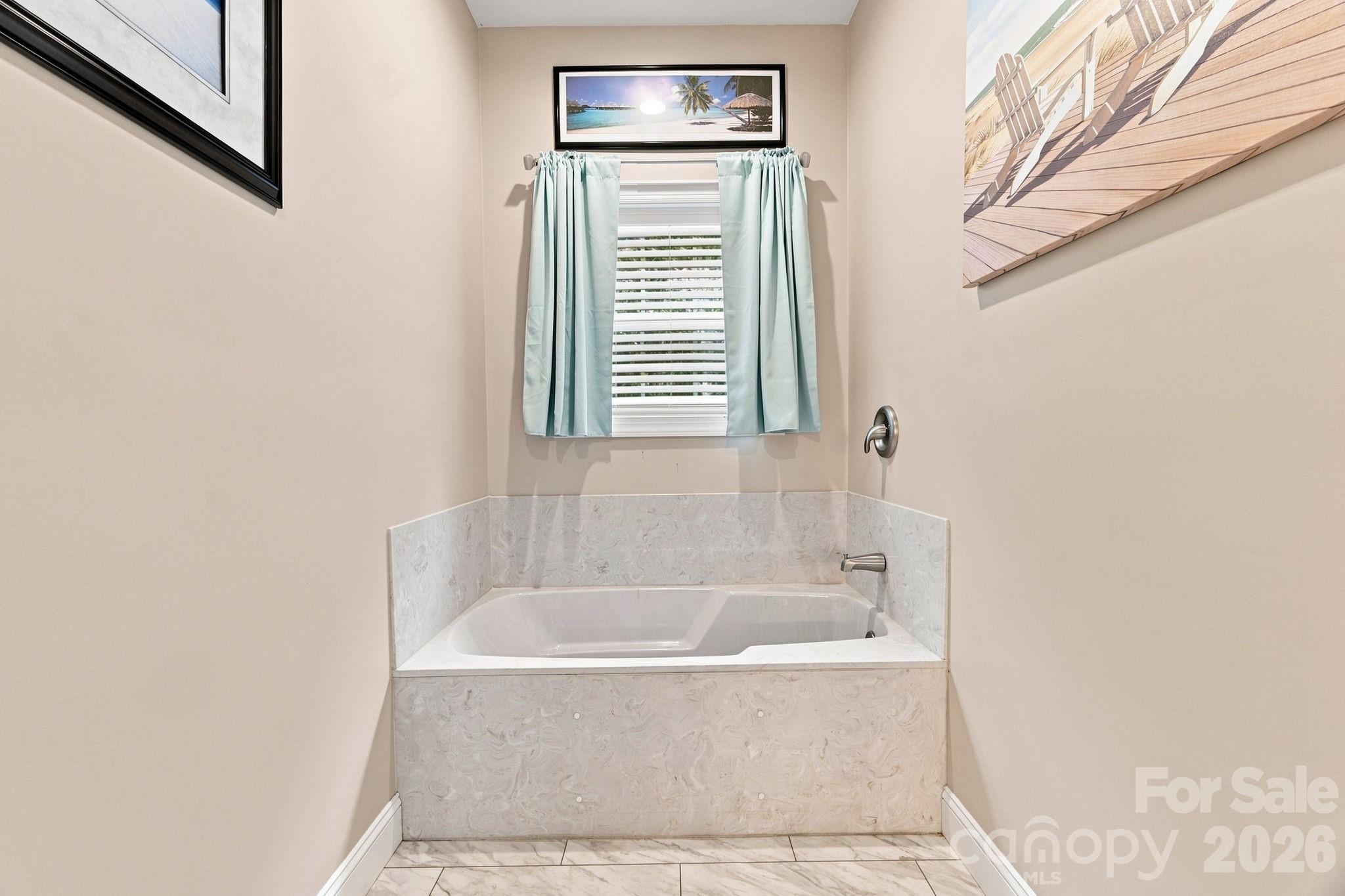 Garden Tub - 295 Idlewood Drive, Marion